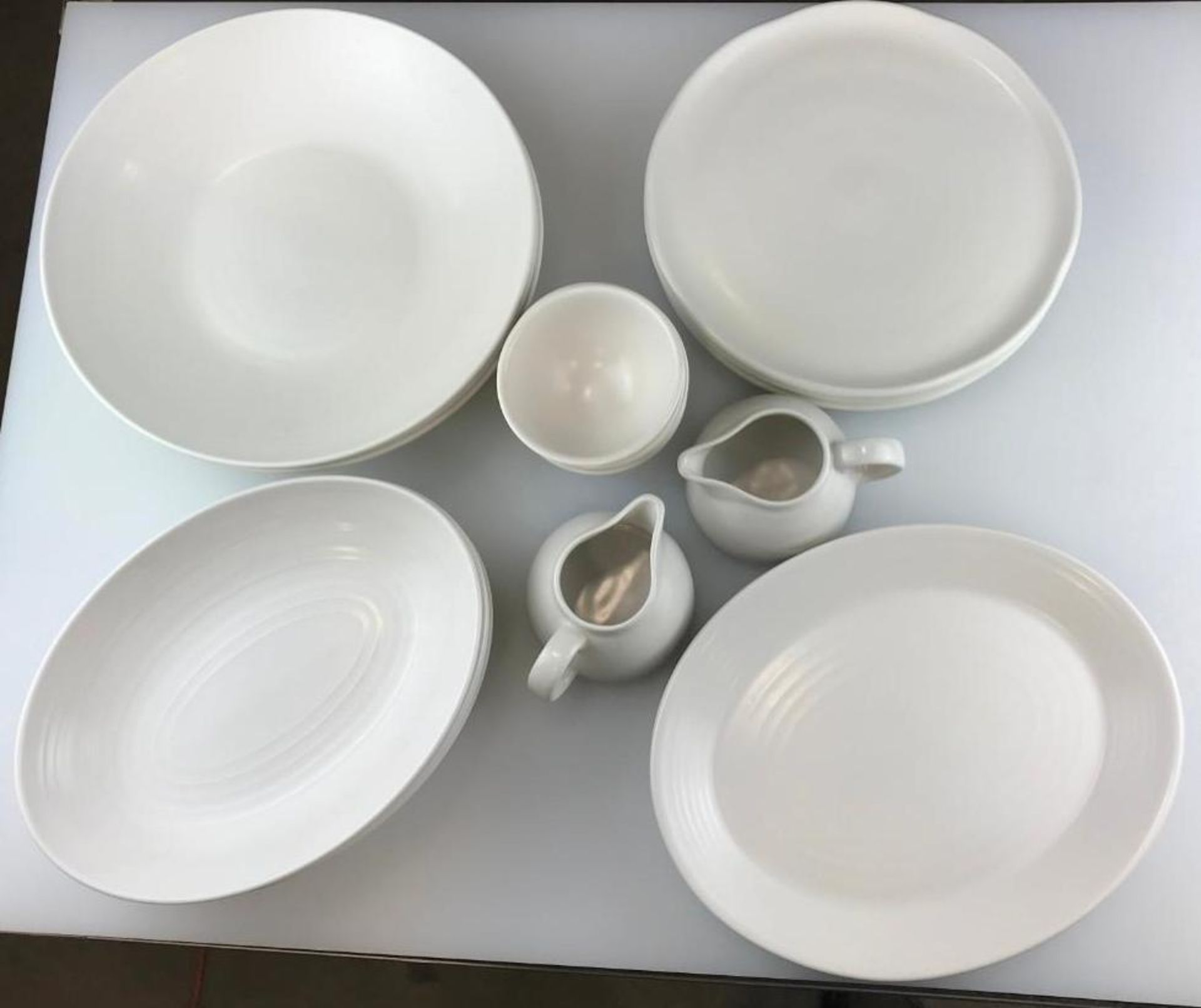 22 PIECE DUDSON EVO PEARL DINNERWARE SET, MADE IN ENGLAND - Image 2 of 8