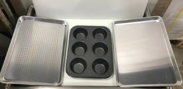 NEW BAKING PAN SET INCLUDING: