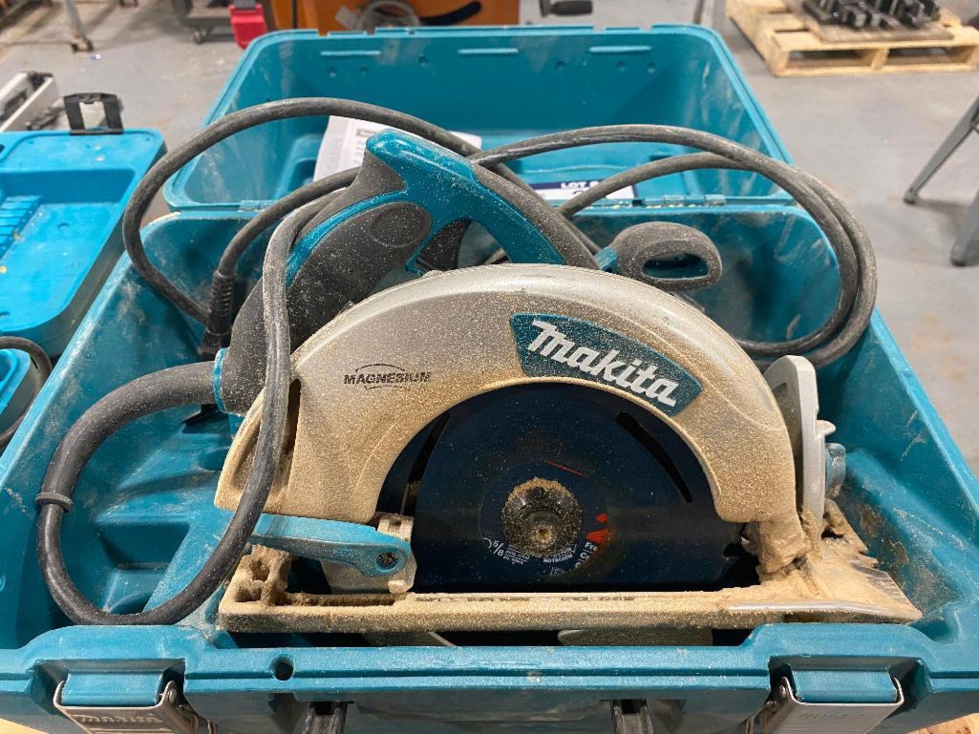 Makita 5007MG Magnesium 7-1/4-Inch Circular Saw - Image 2 of 3