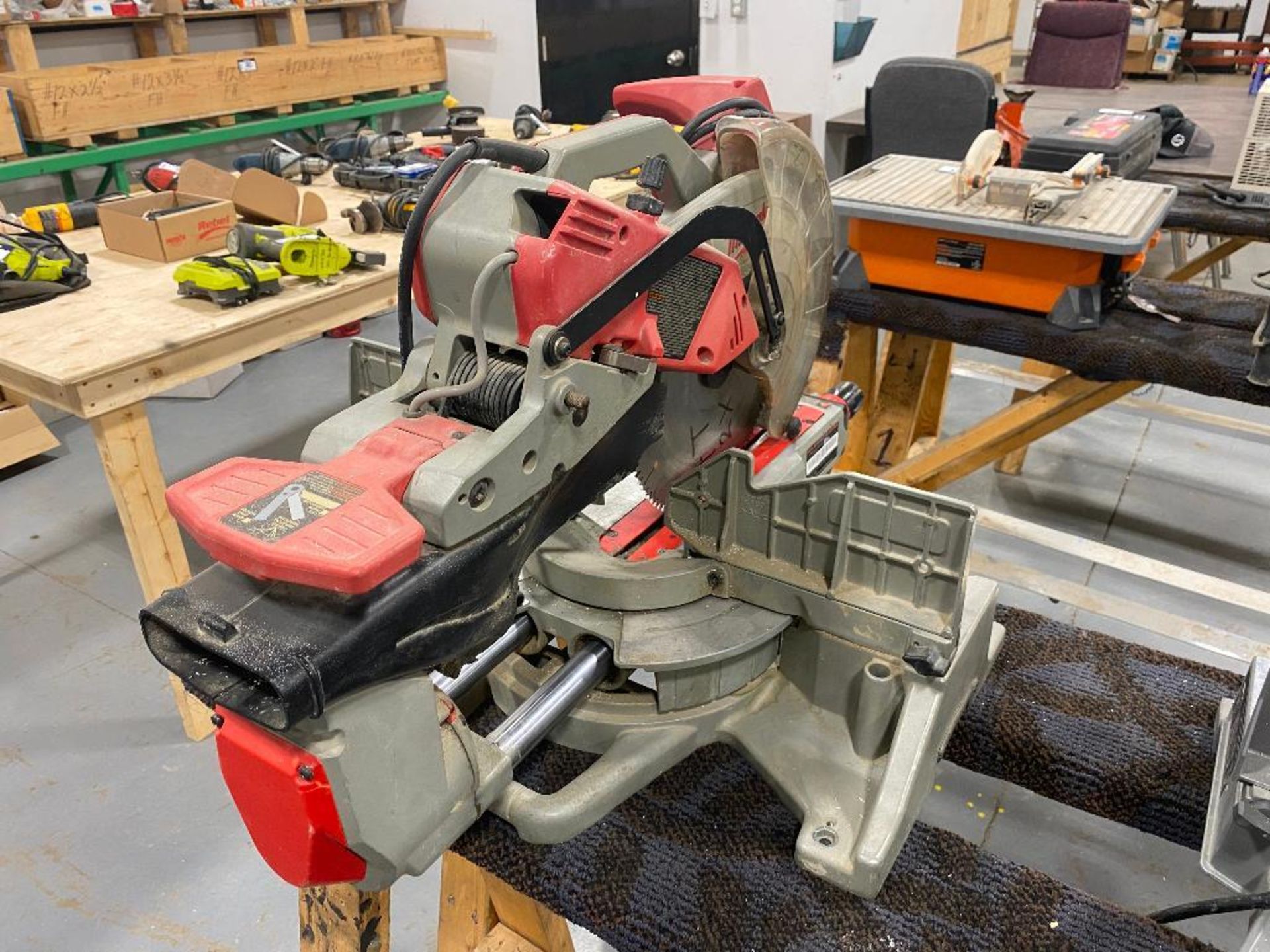 Milwaukee 6955-20 12-Inch Dual Bevel Sliding Compound Mitre Saw - Image 3 of 4