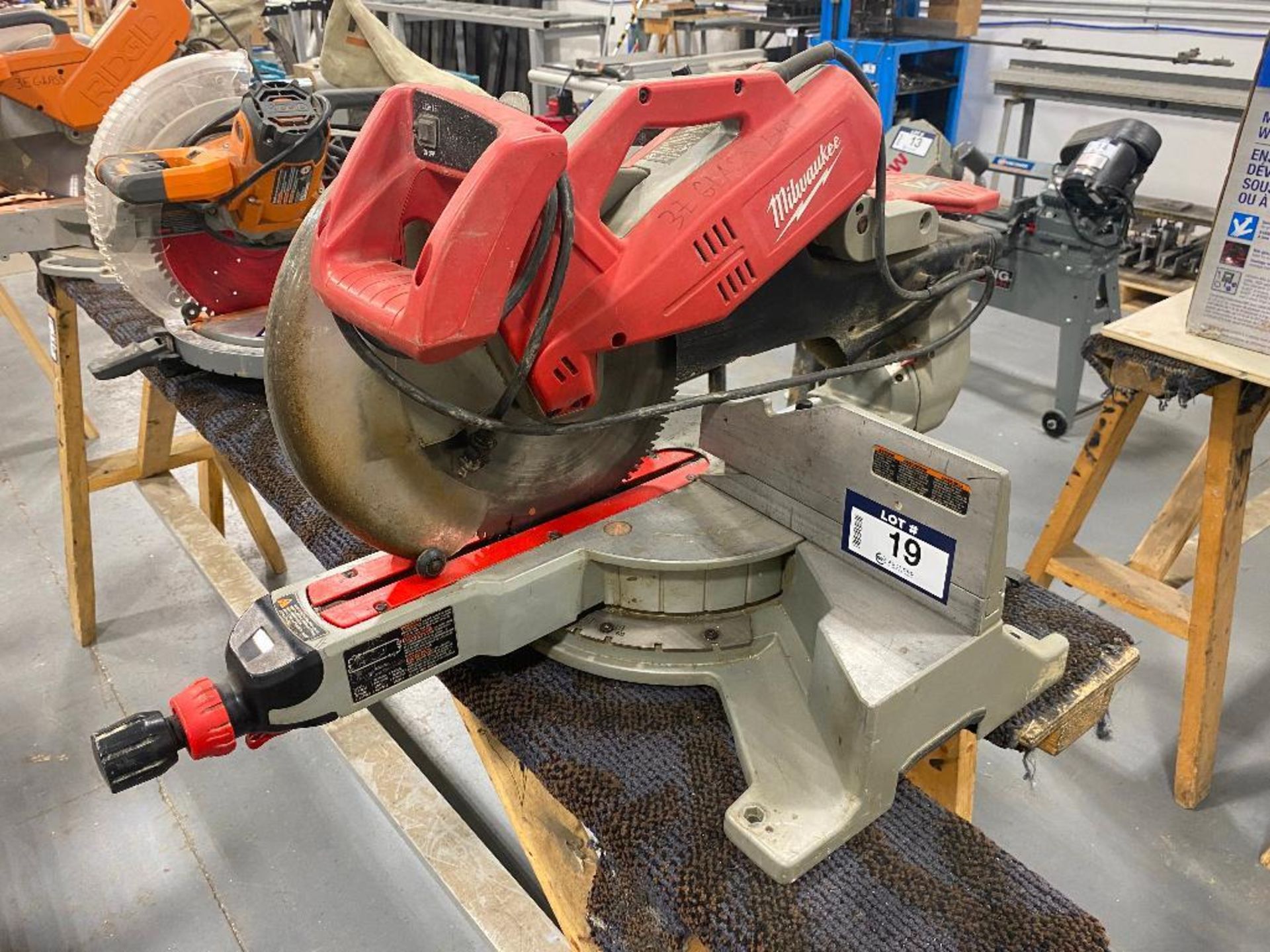 Milwaukee 6955-20 12-Inch Dual Bevel Sliding Compound Mitre Saw - Image 2 of 4