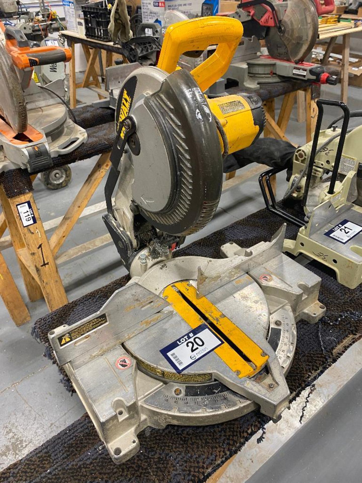 Dewalt DW 703 10-Inch Compound Miter Saw