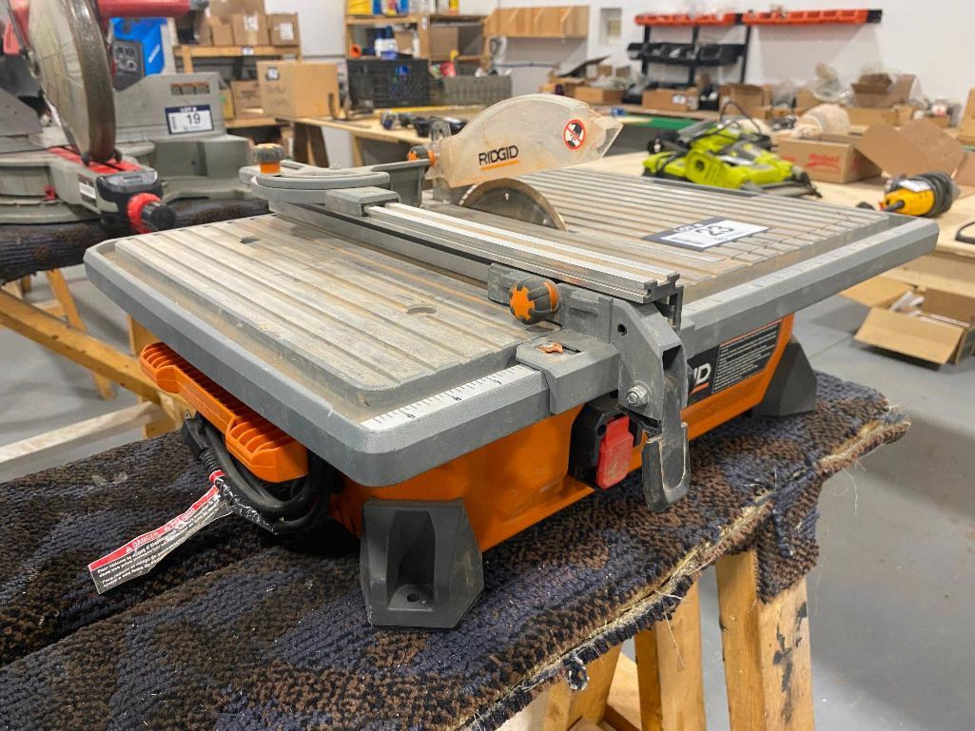 Ridgid R4020 7-Inch Table Top Wet Tile Saw - Image 2 of 3