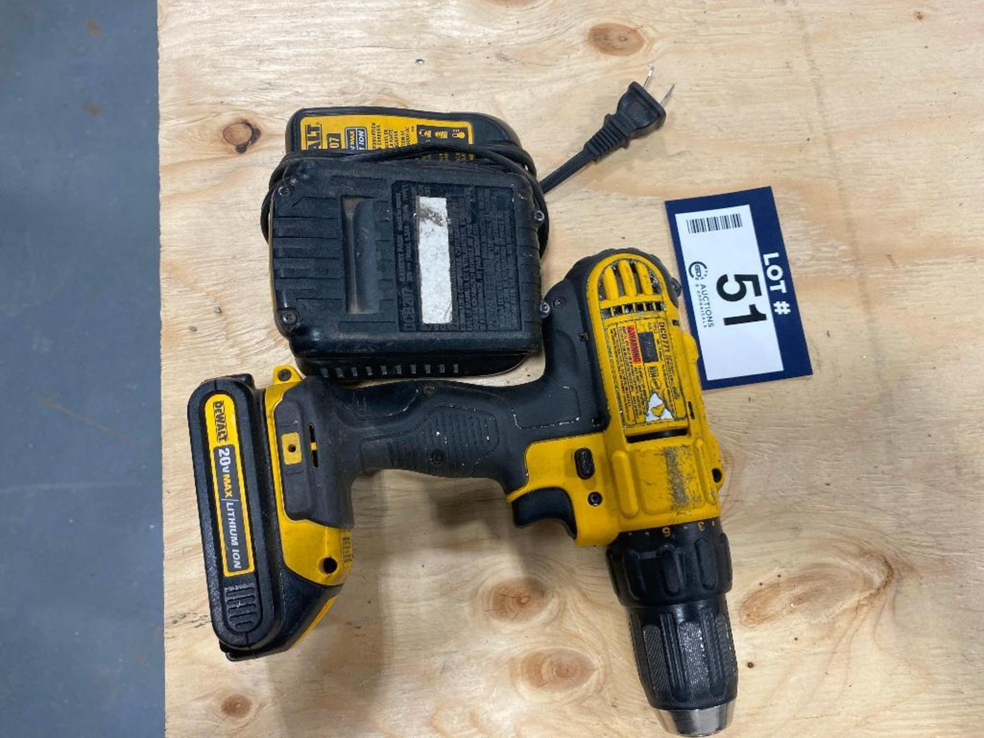 Dewalt DCD771 1/2-Inch Compact Cordless Drill/Driver - Image 4 of 4