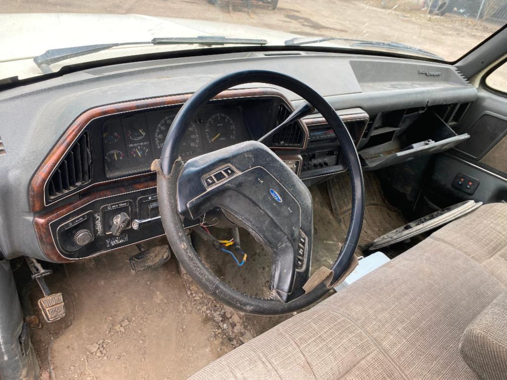 1990 Ford F-450 Super Duty DRW XLT Lariat Regular Cab w/ Hydraulic Power Pack, Poly Tank, etc. - Image 9 of 12