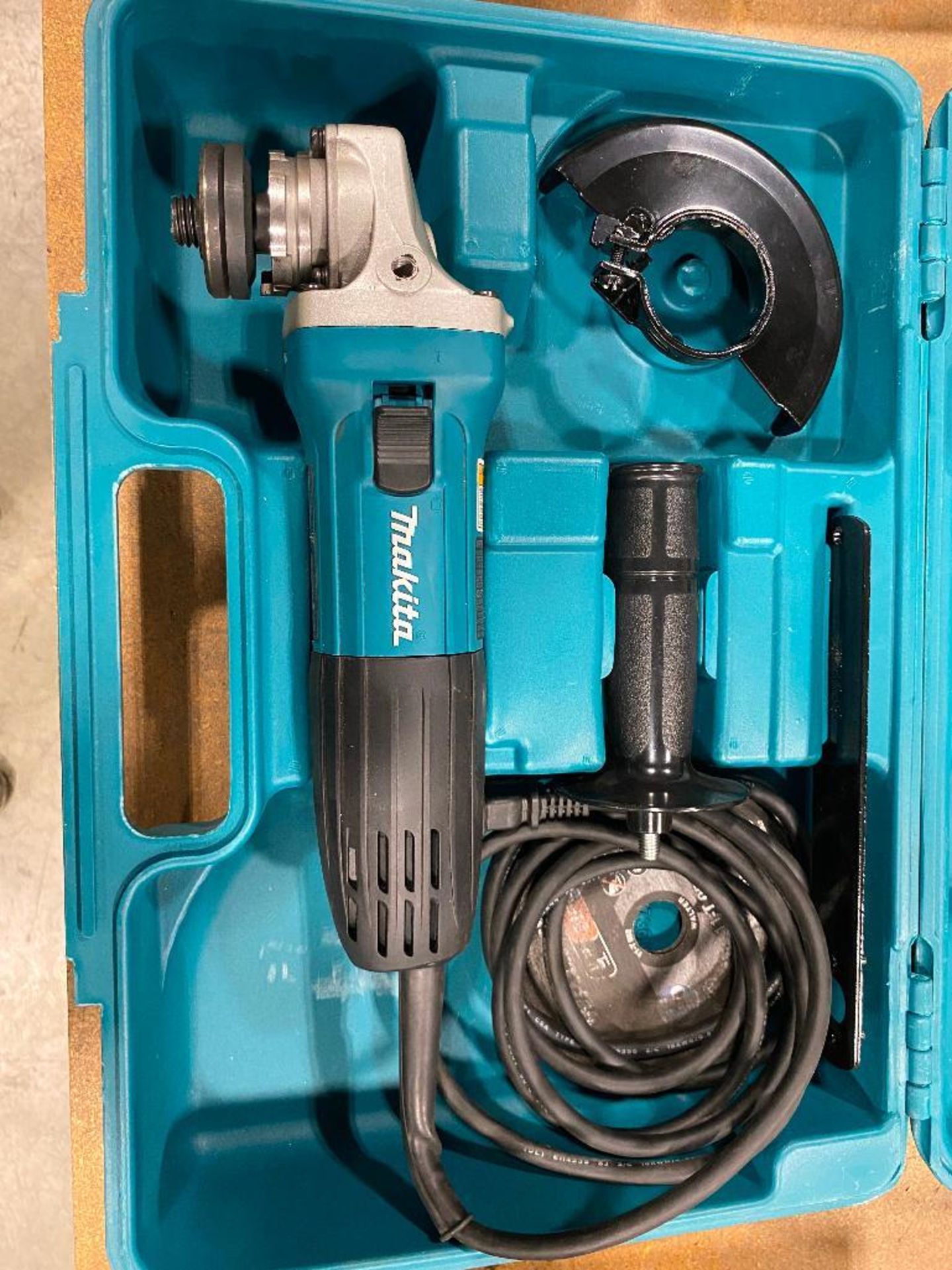 Makita 4.5" Electric Angle Grinder w/ Case - Image 2 of 2