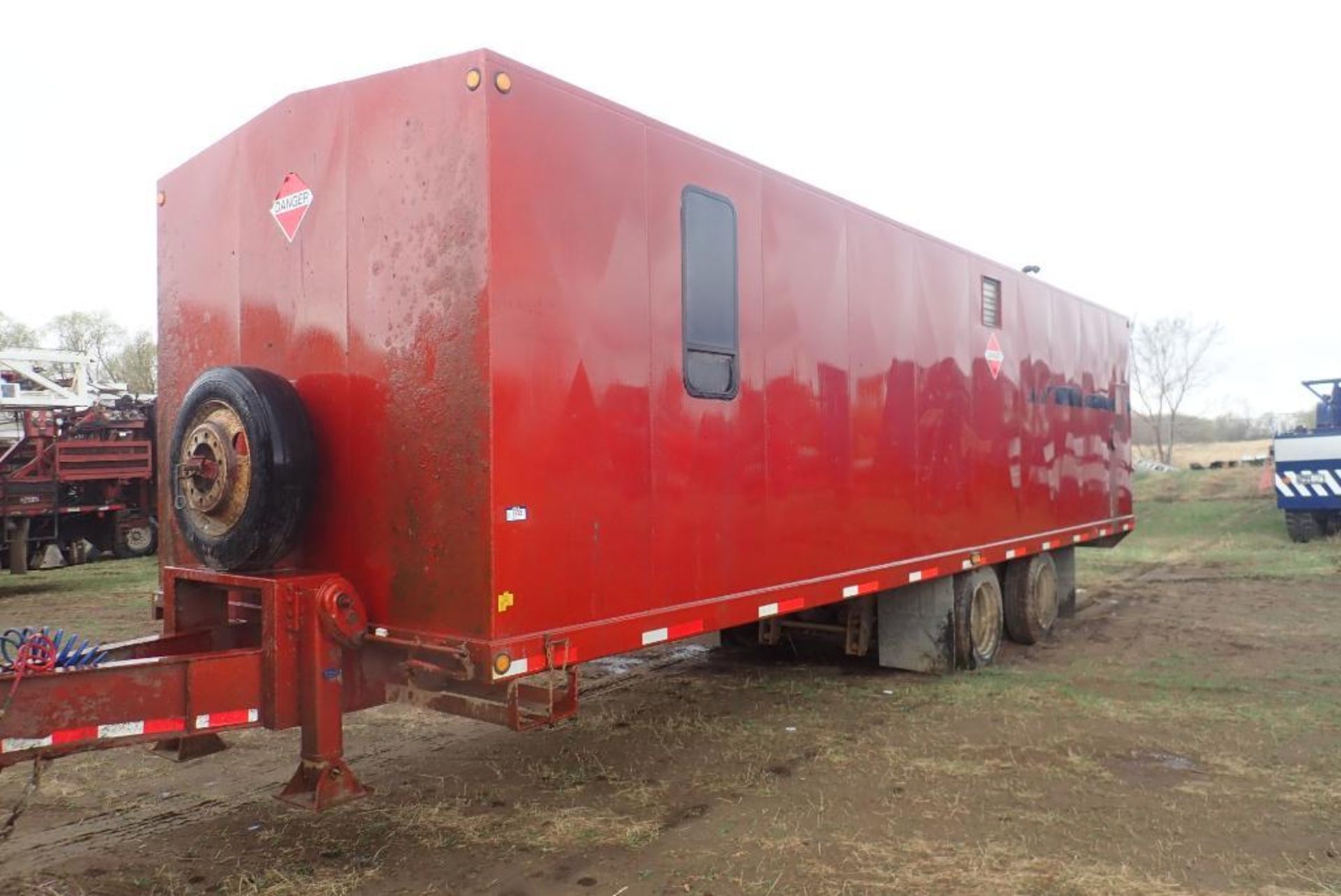2006 Trailer Mounted Tandem Axle Doghouse, VIN MWS2010004.