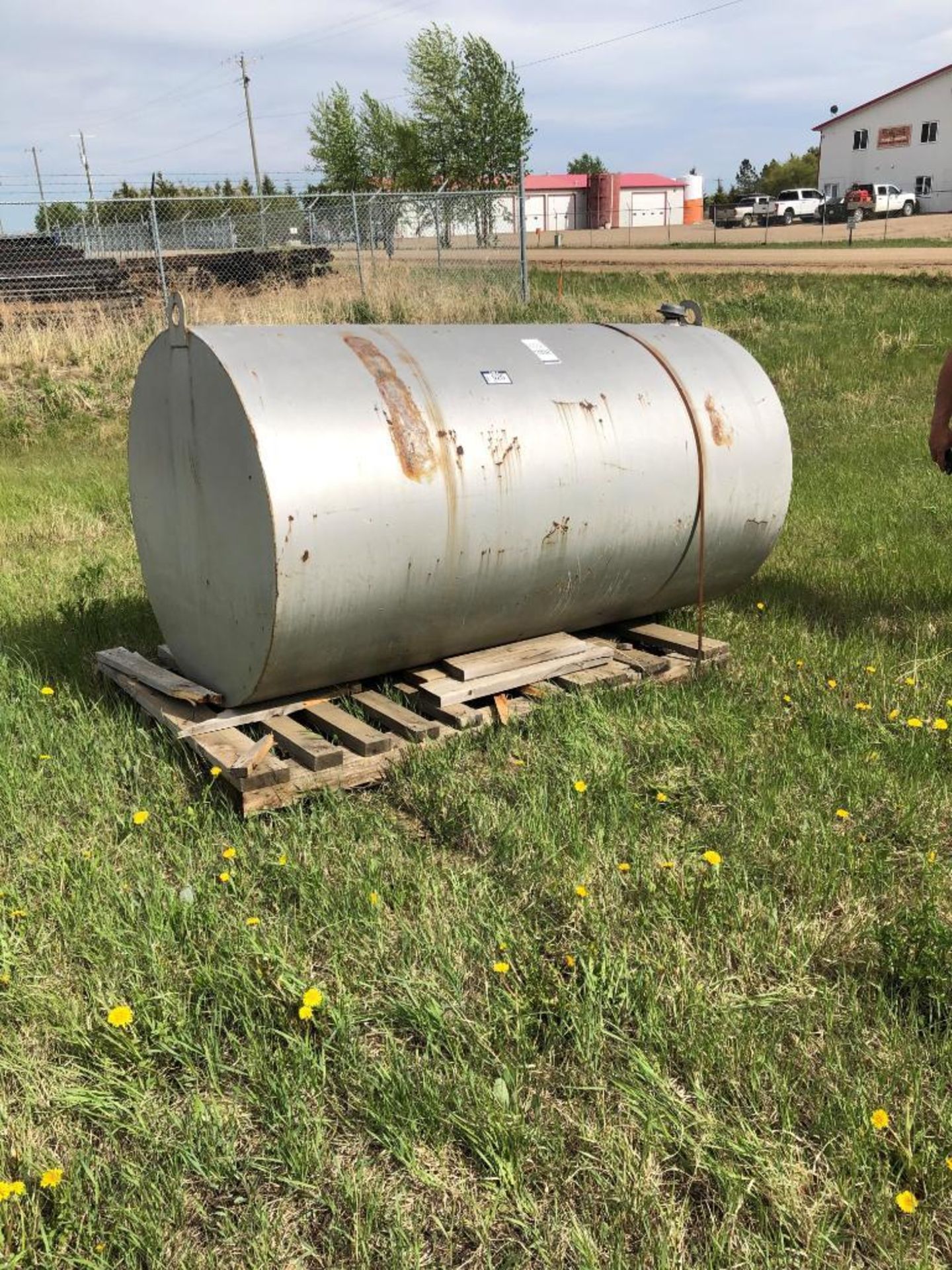 500 Gallon Fuel Tank- NOTE: NO STAND. - Image 2 of 2