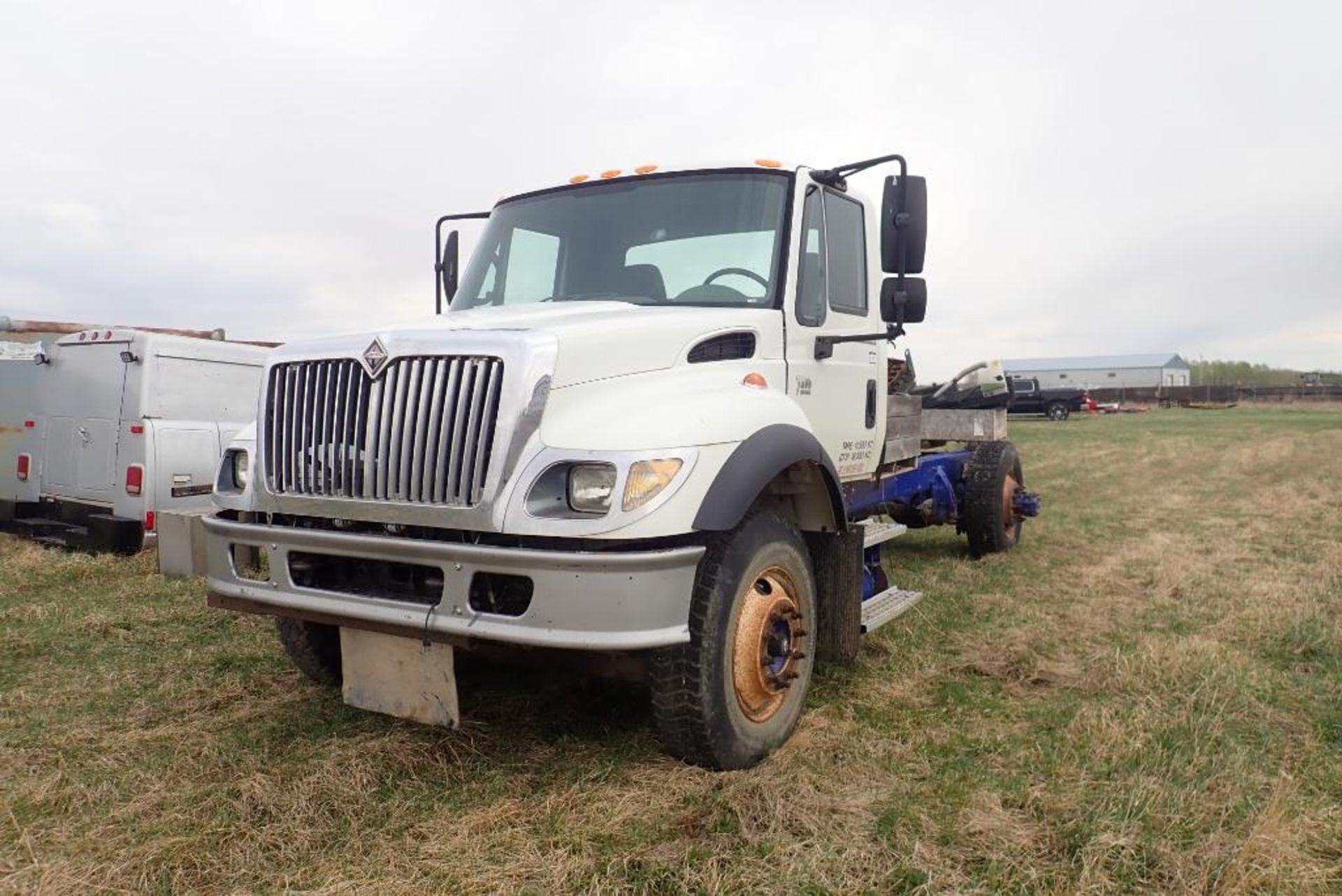 2005 International 7400 Single Axle Truck Chassis, VIN 1HTWGAAR15J044912. NOTE: NOT OPERATIONAL.