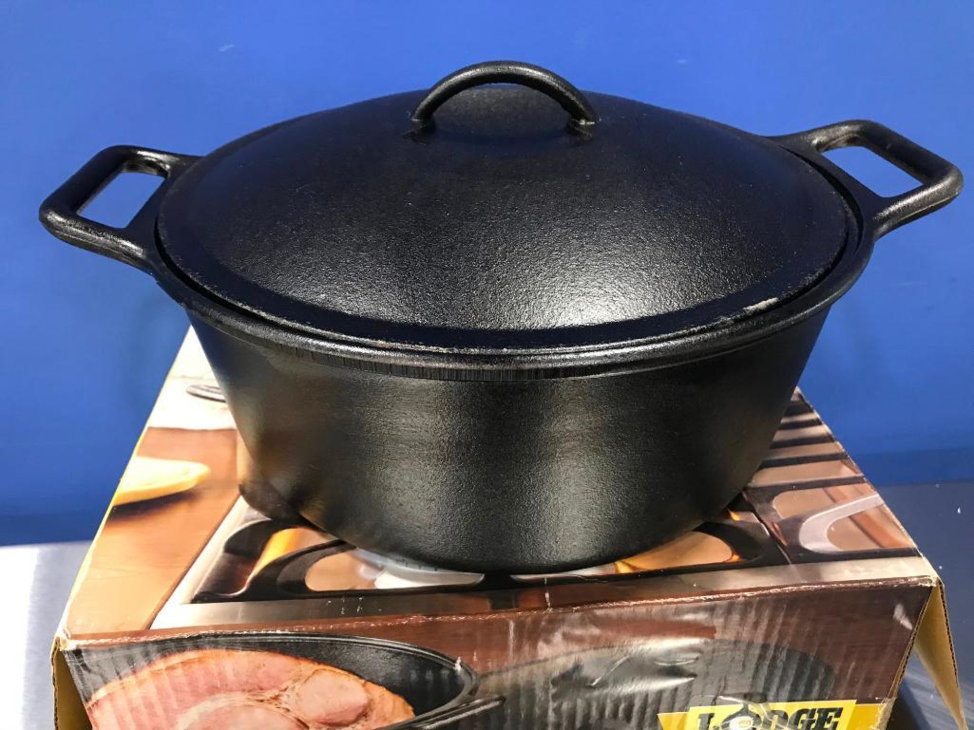 LODGE P12D3 7QT CAST IRON DUTCH OVEN