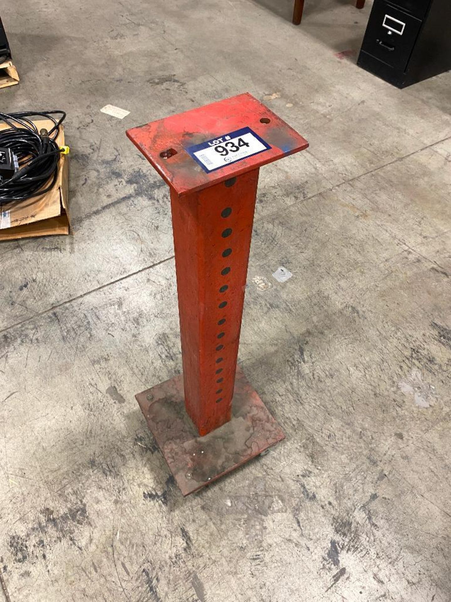 Mobile Steel Pedestal Stand