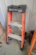 Louisville Fiberglass/Aluminum 3' Step Ladder.