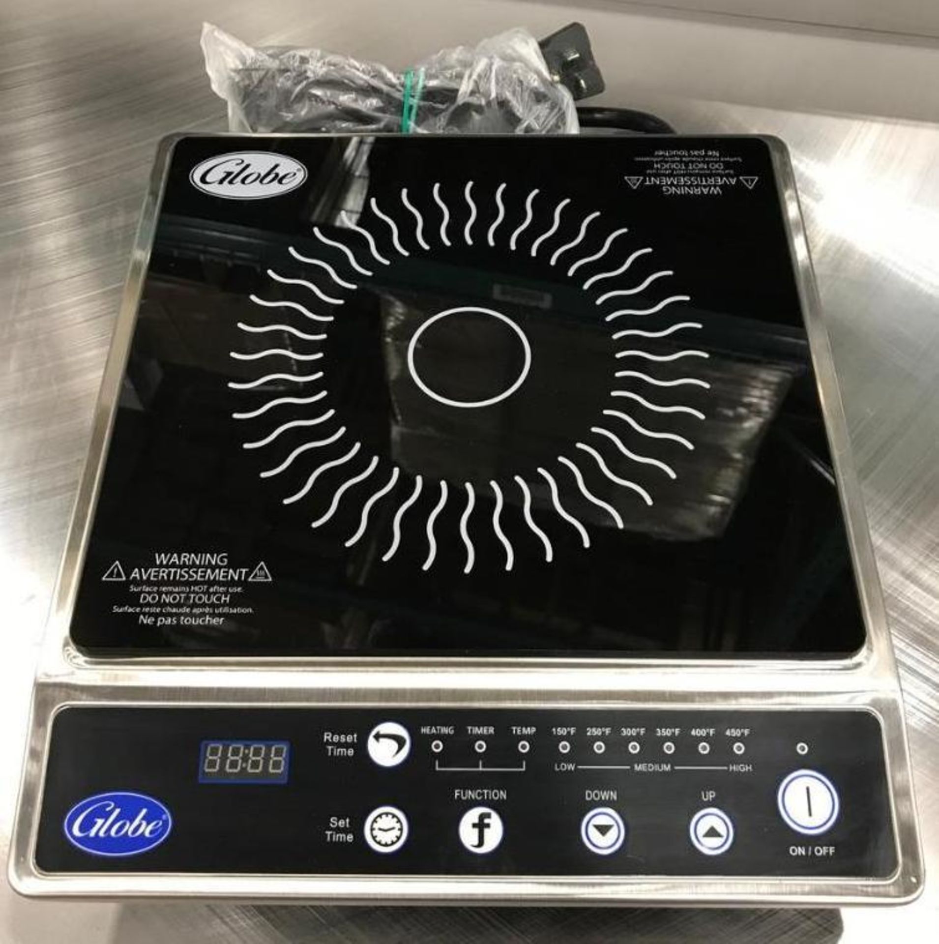 GLOBE COUNTERTOP INDUCTION RANGE, 1800W - IR1800-C - NEW