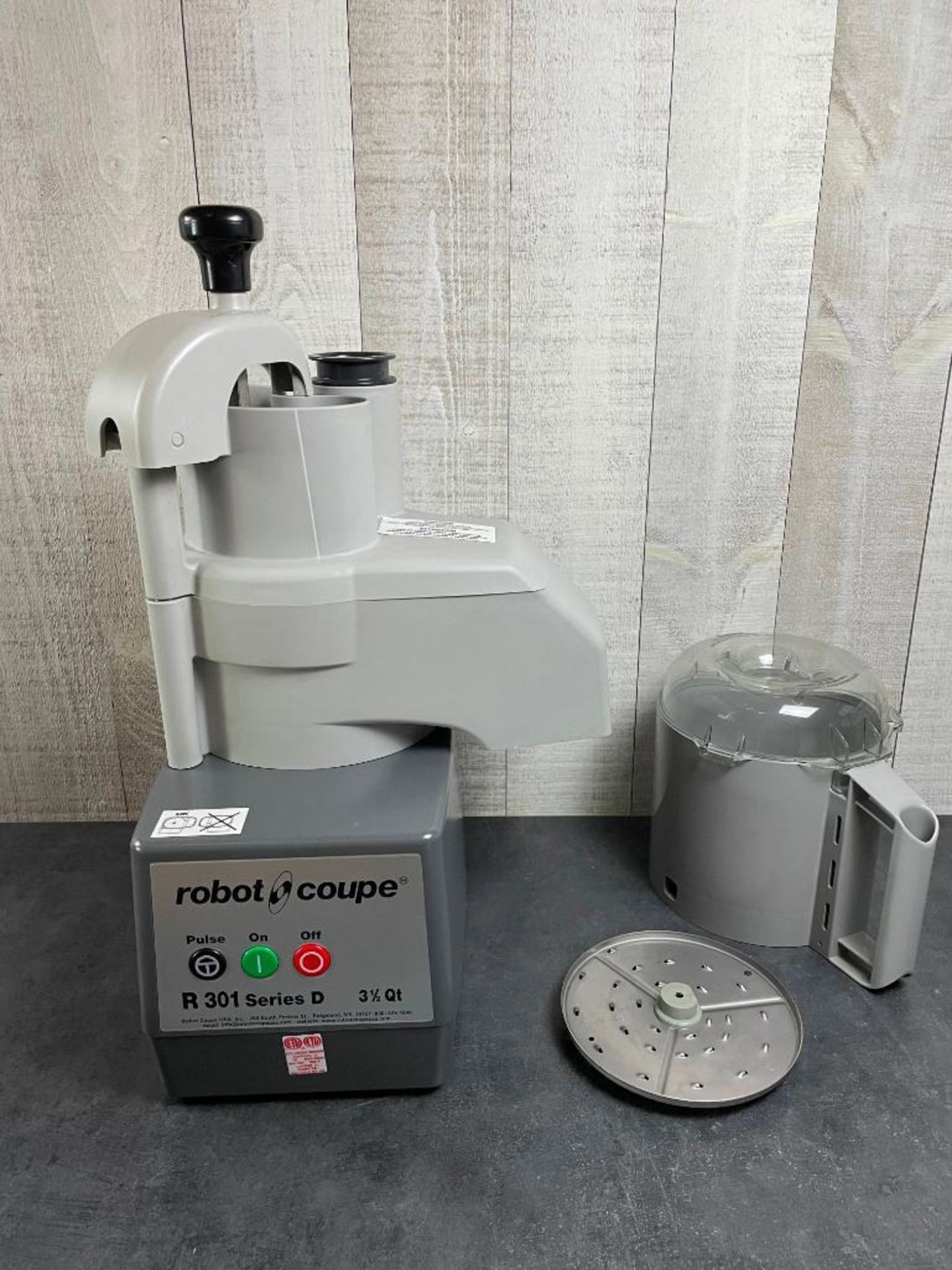 ROBOT COUPE R301 - 3.5QT COMBINATION FOOD PROCESSOR - Image 5 of 10