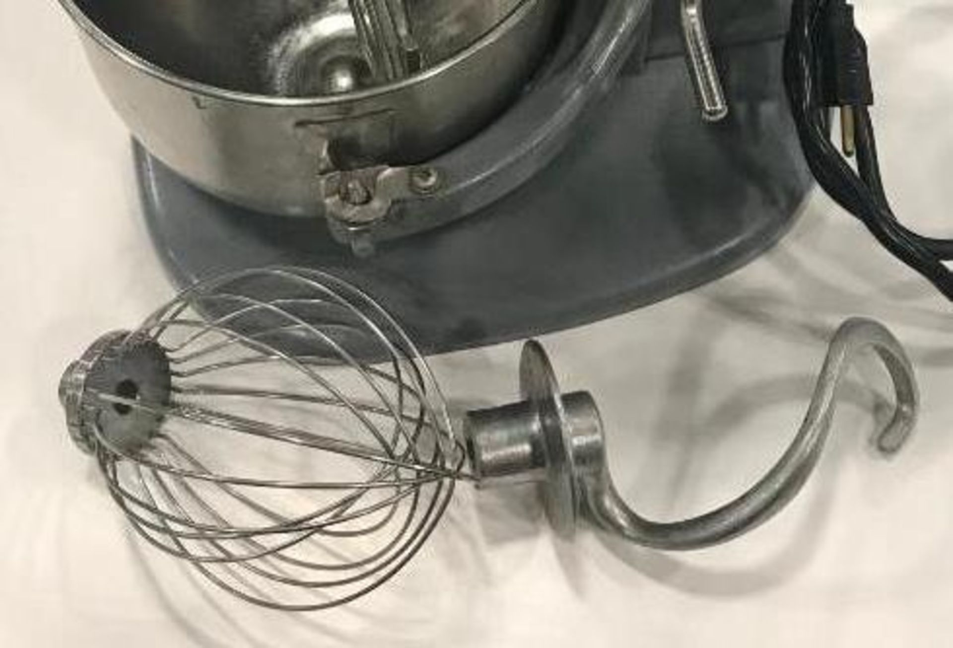 HOBART N50 5QT MIXER WITH HOOK, WHIP, PADDLE - Image 3 of 9