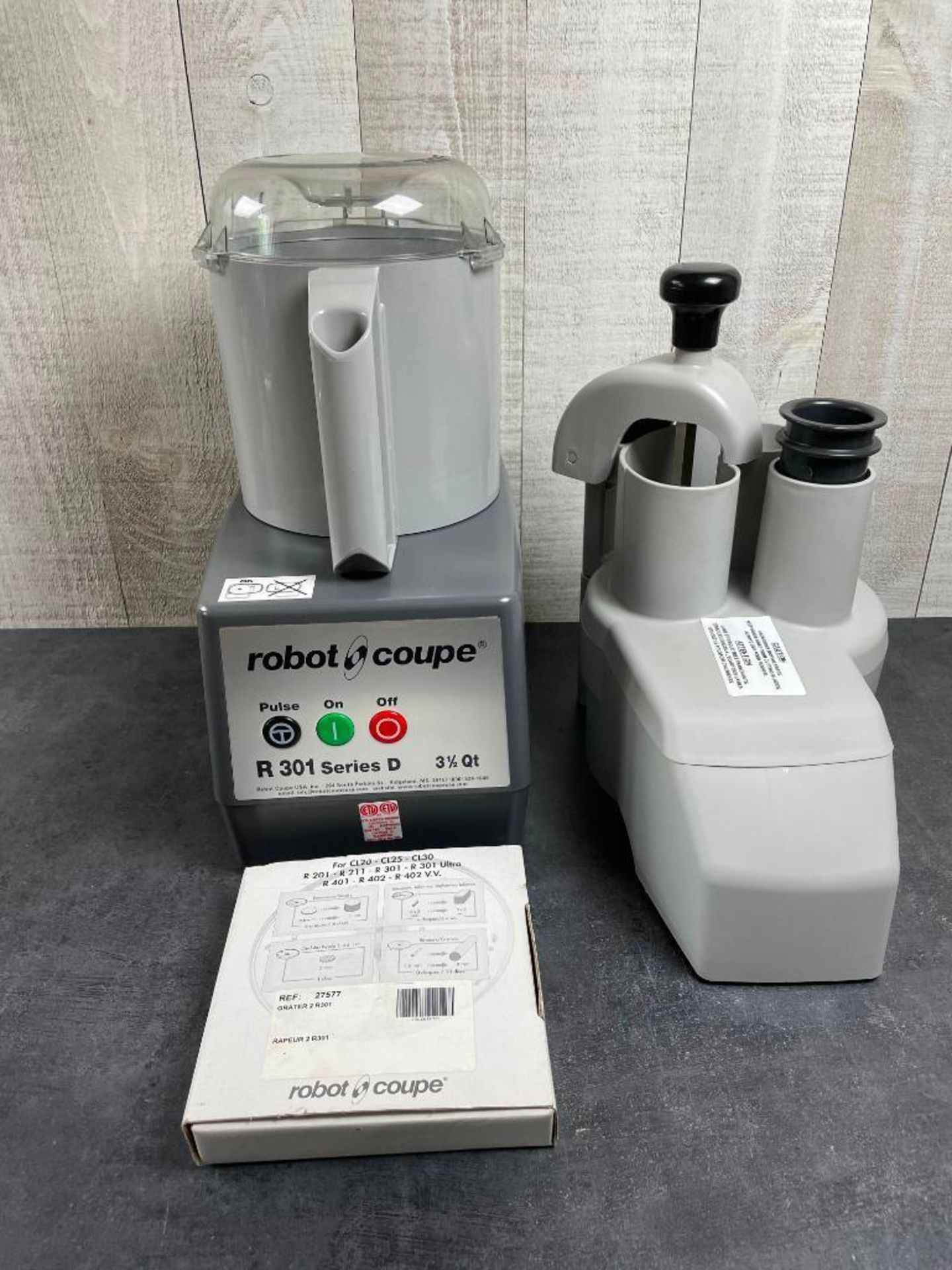 ROBOT COUPE R301 - 3.5QT COMBINATION FOOD PROCESSOR - Image 3 of 10