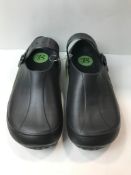 BLACKWOOD CLOGS SIZE MENS 8-9 & WOMENS 10-11