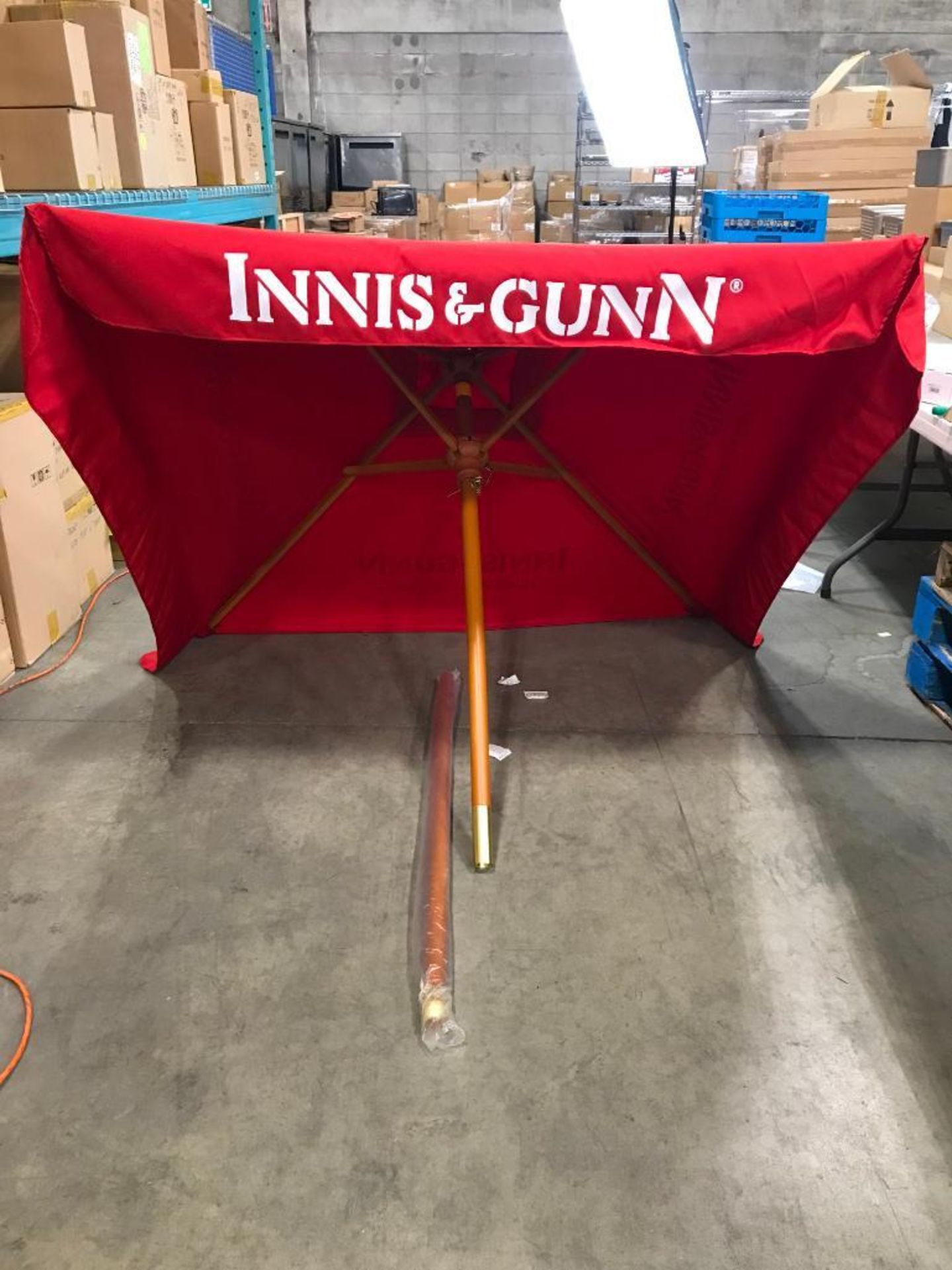 INNIS & GUNN RED PATIO UMBRELLA - Image 4 of 5