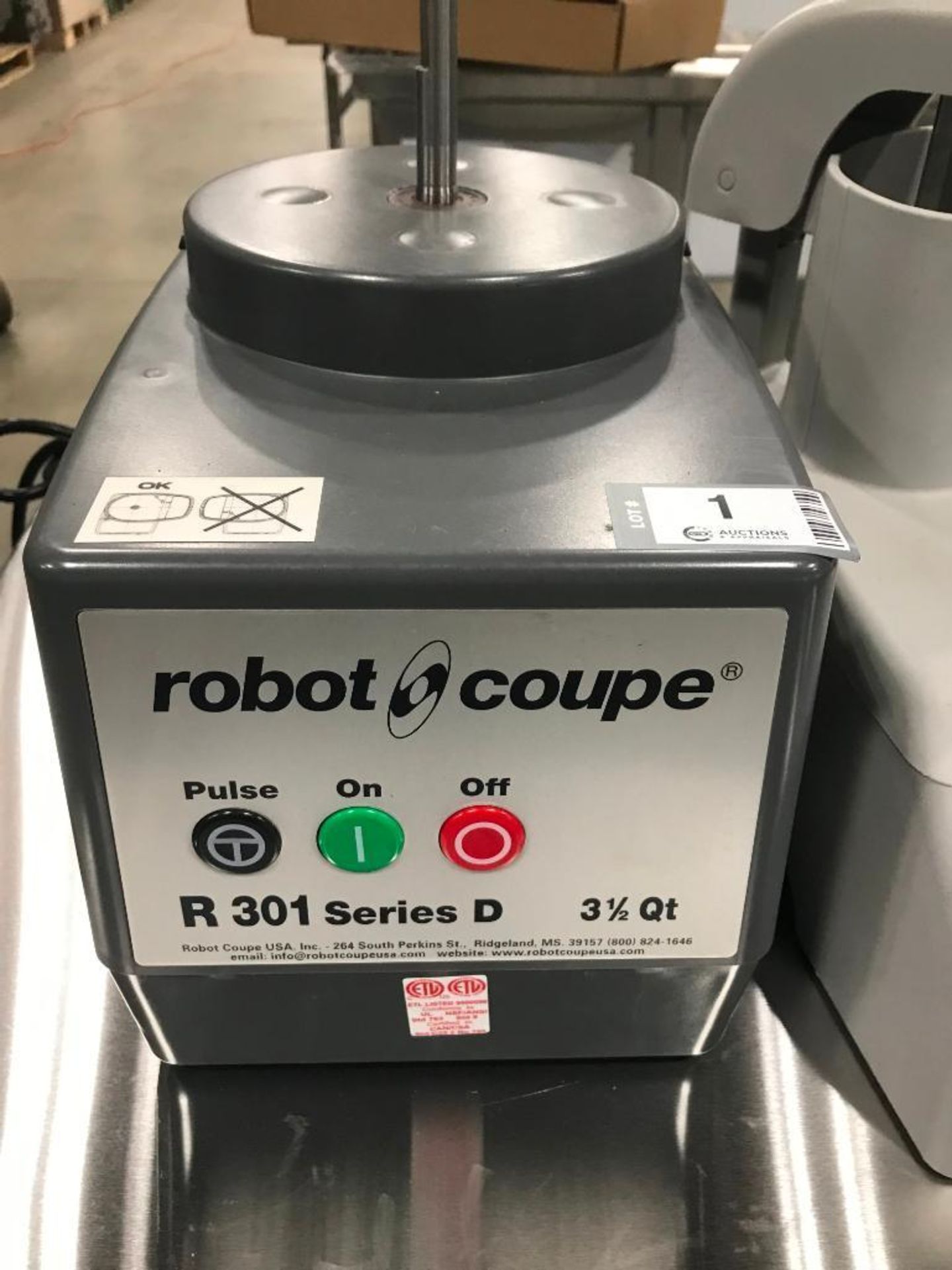 ROBOT COUPE R301 - 3.5QT COMBINATION FOOD PROCESSOR - Image 2 of 10