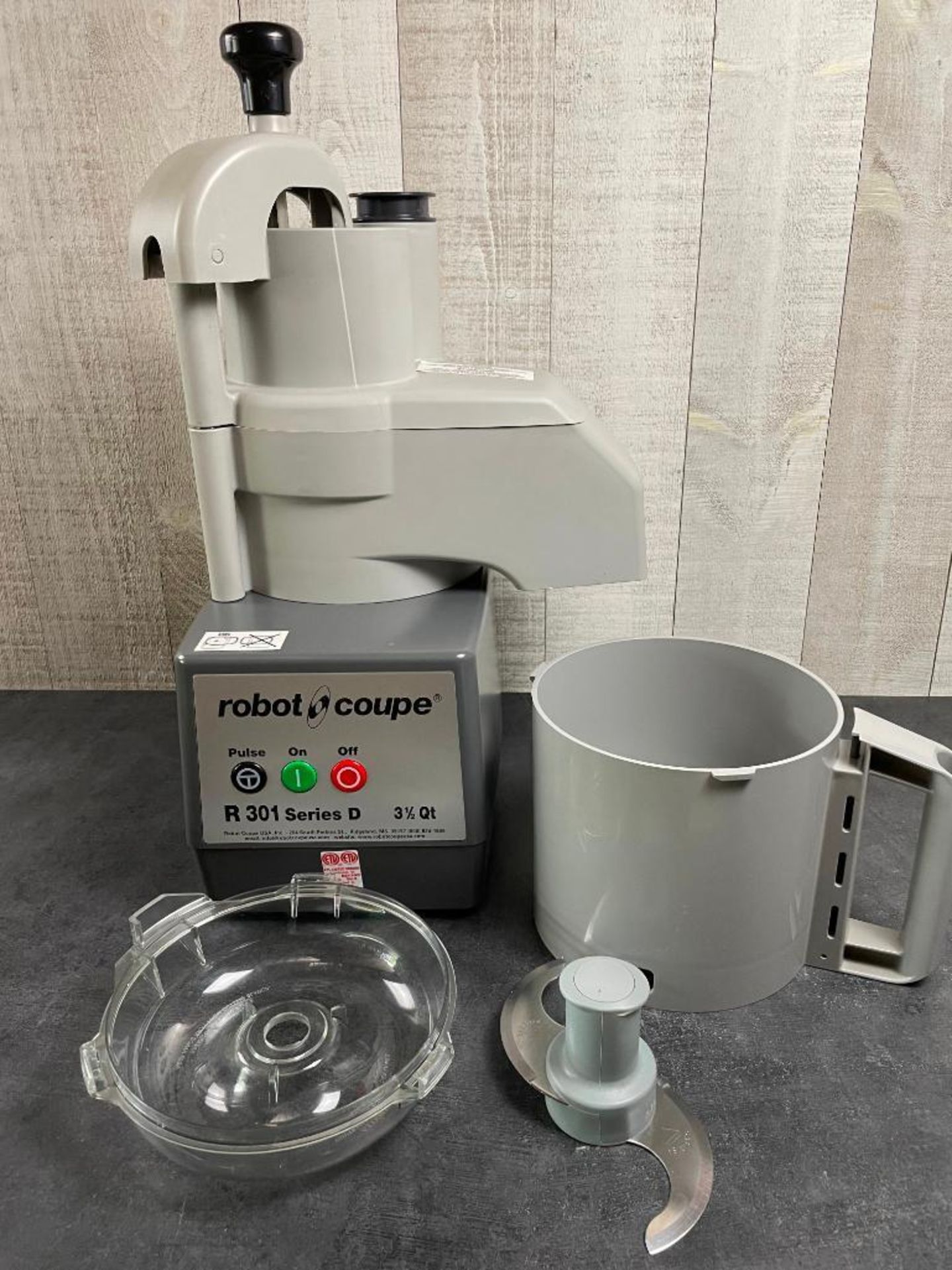 ROBOT COUPE R301 - 3.5QT COMBINATION FOOD PROCESSOR - Image 8 of 10