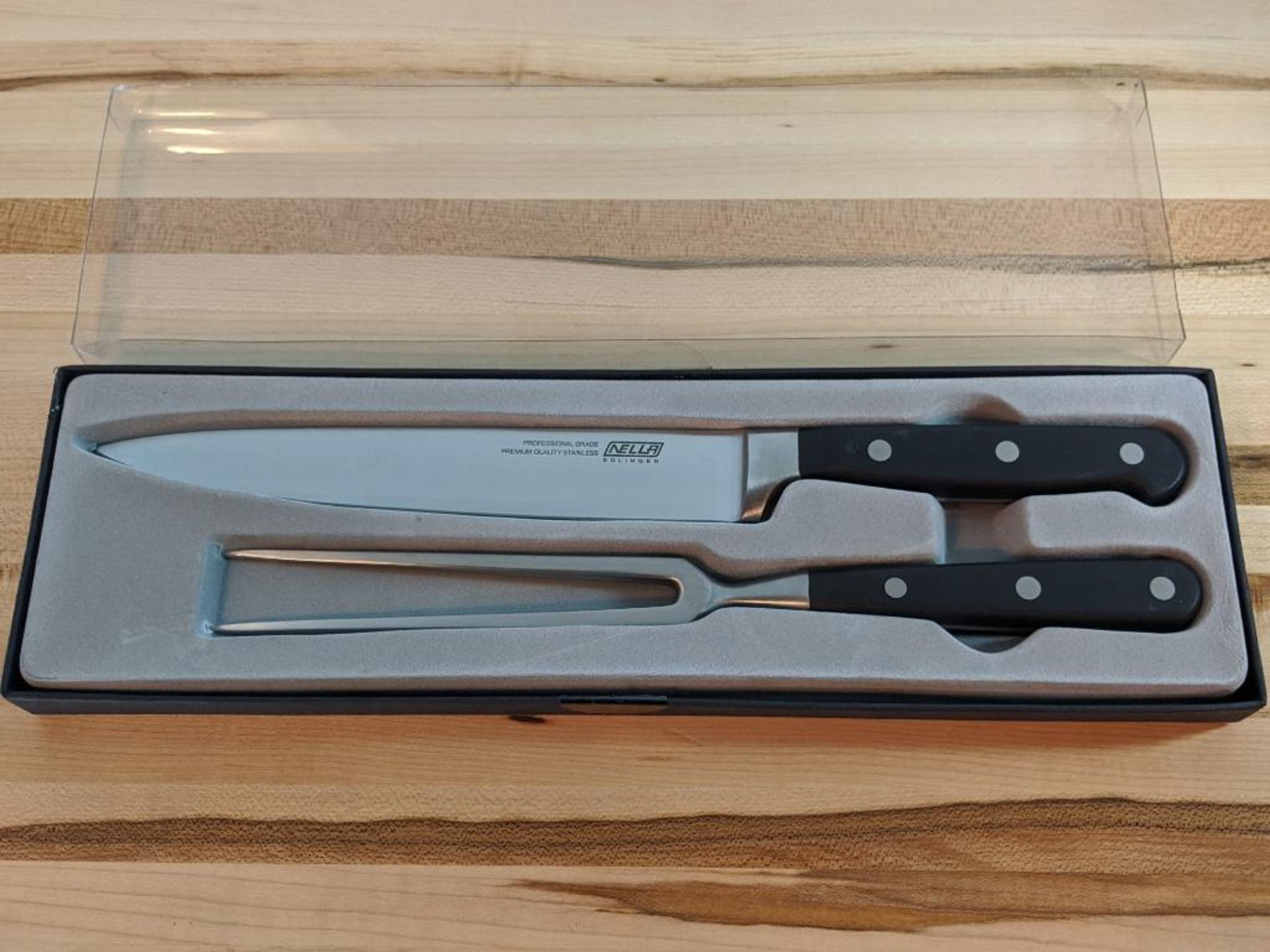 NELLA CARVING KNIFE AND FORK SET