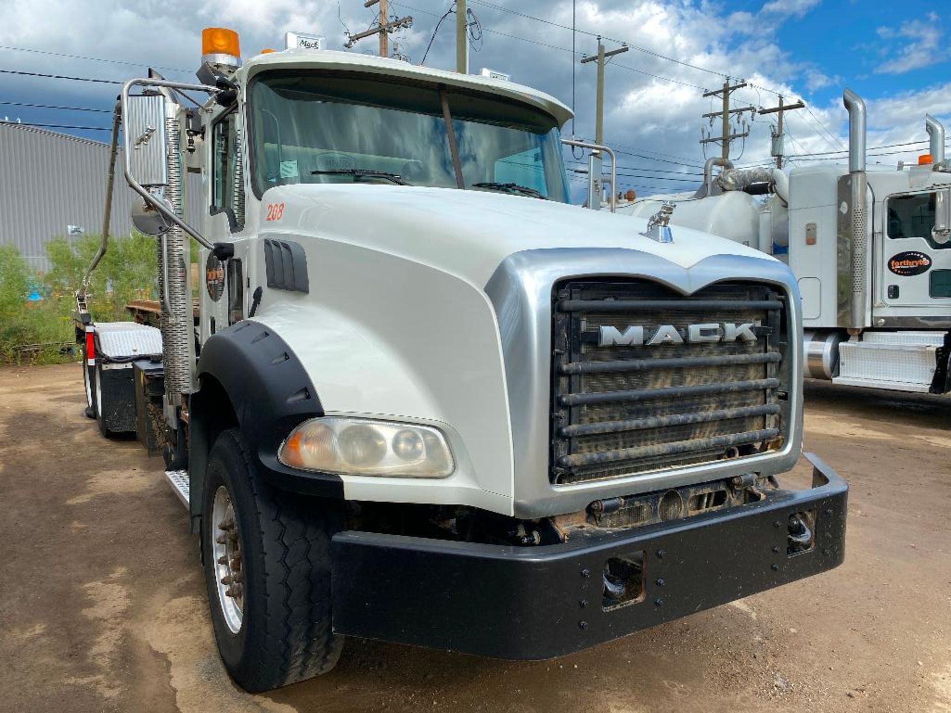 2015 Mack GU533 Roll-Off Bin Truck VIN #: 1M2AX33C4FM010390 - Image 2 of 22