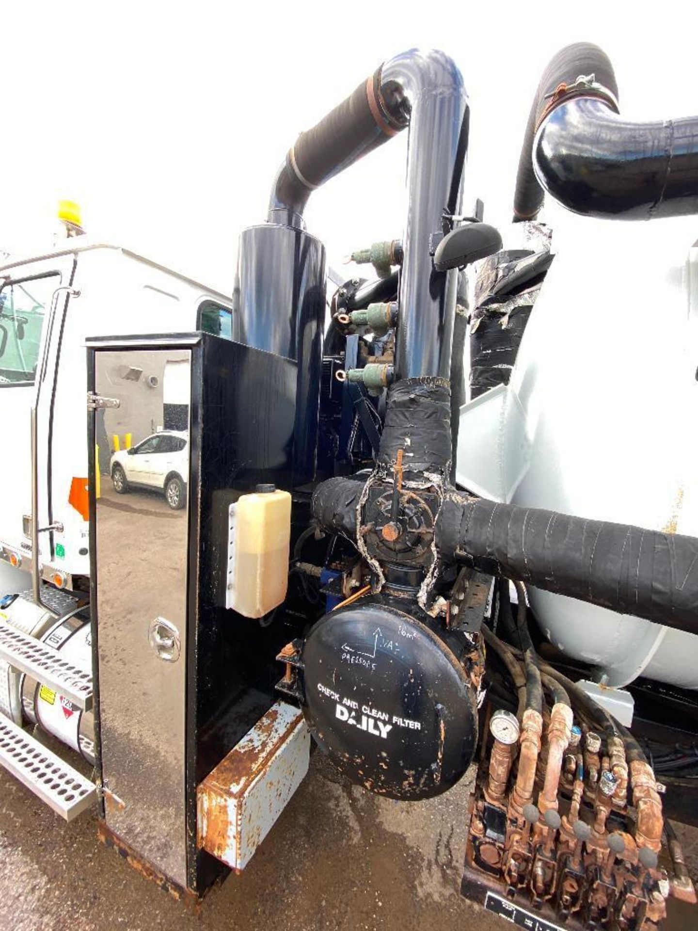 2014 Western Star 4900SB Tri-Drive Vac Truck VIN#5KKPALBG1EPFM1095 - Image 9 of 30