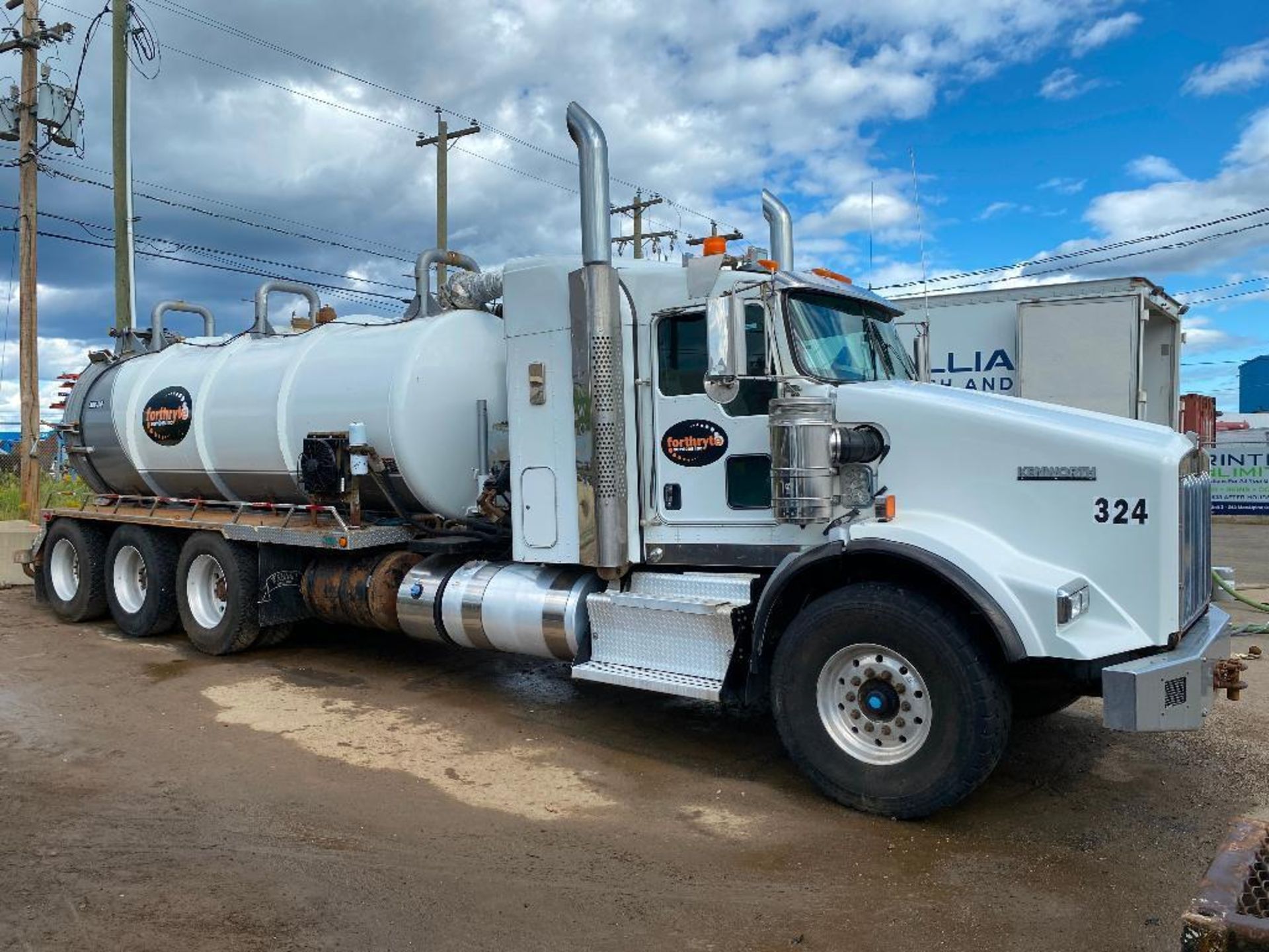 2015 Kenworth T800 Tri-Drive Vac Truck VIN#:1NKDX4TX7FJ971561 - Image 2 of 25