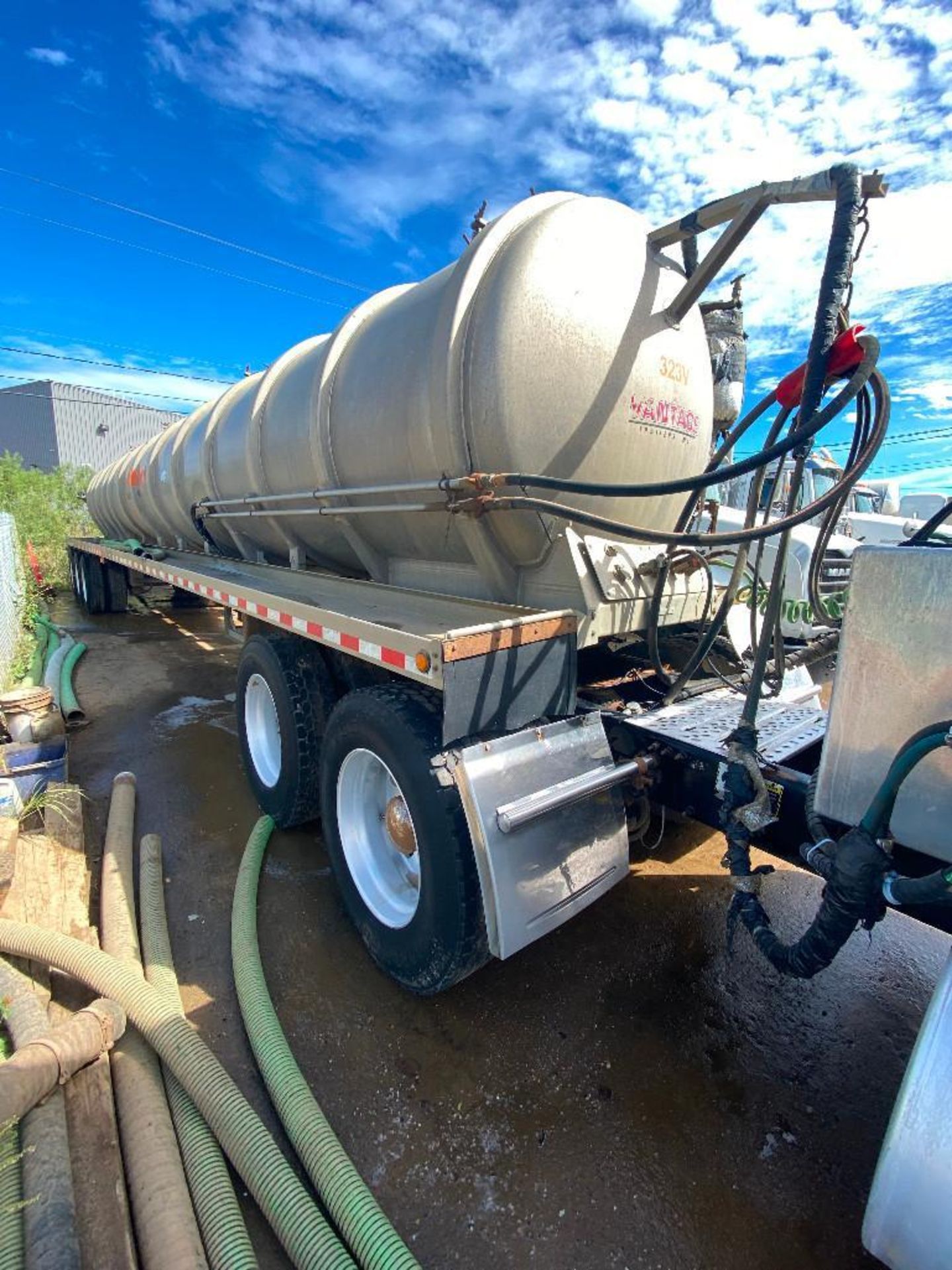 2018 Mack CXU613 T/A Semi-Vac w/ Vantage Tri-Axle Vac Trailer VIN #: 1M1AW07Y9JM085638 - Image 17 of 41