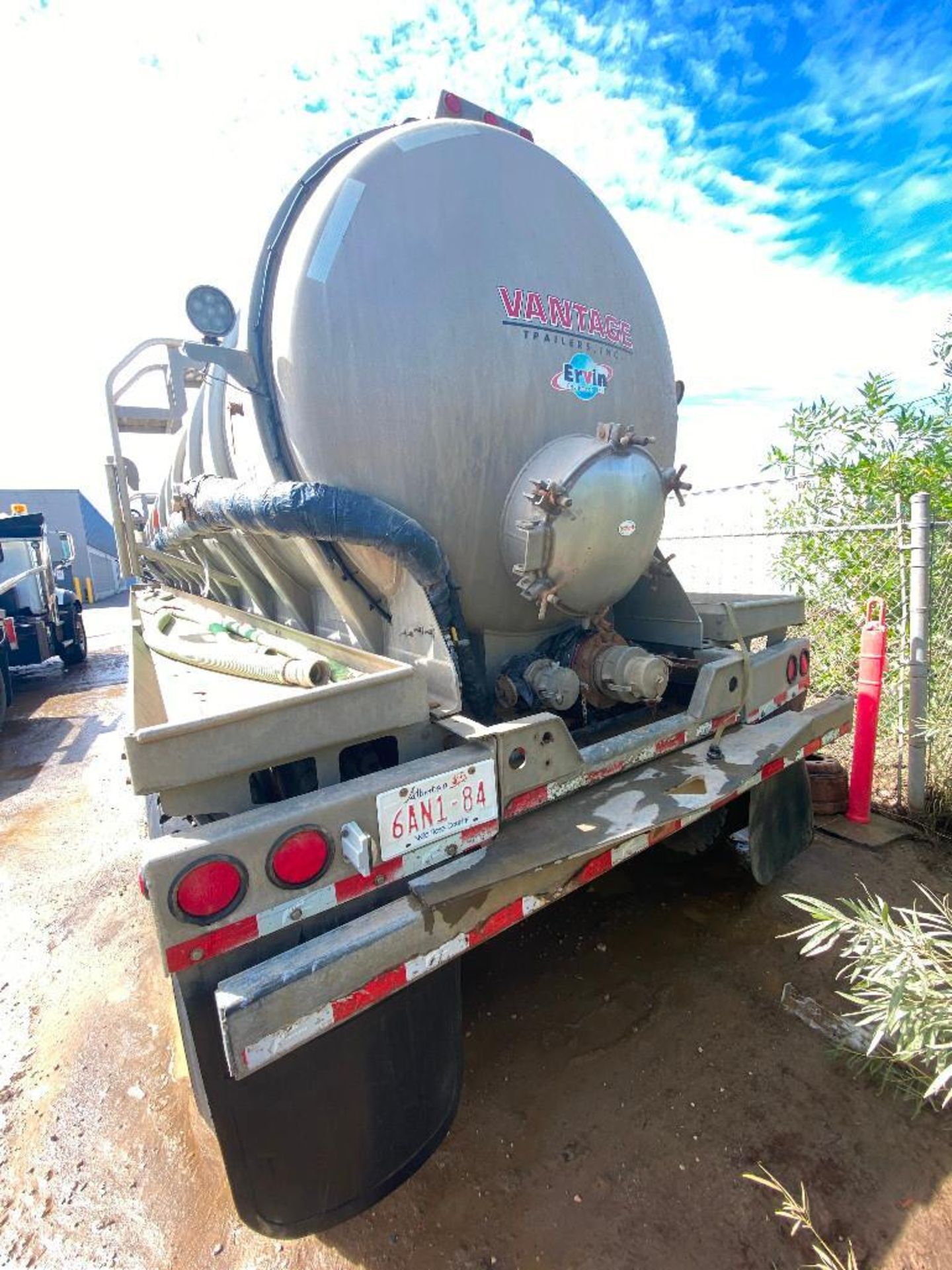 2018 Mack CXU613 T/A Semi-Vac w/ Vantage Tri-Axle Vac Trailer VIN #: 1M1AW07Y9JM085638 - Image 5 of 41