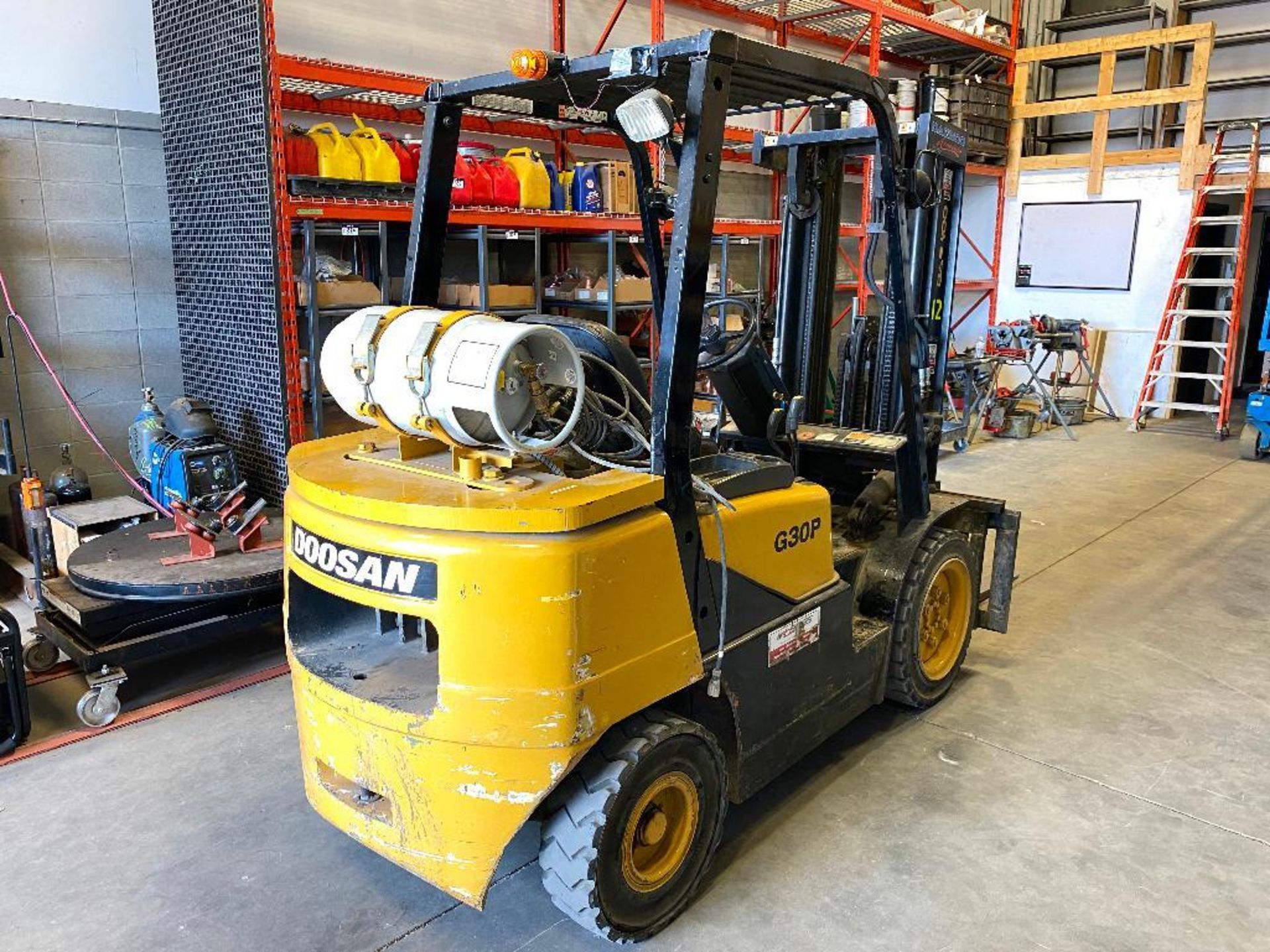 Doosan G30P-3 LP Forklift **NOT AVAILABLE FOR REMOVAL UNTIL MONDAY SEPT 20th @ NOON** - Image 3 of 8