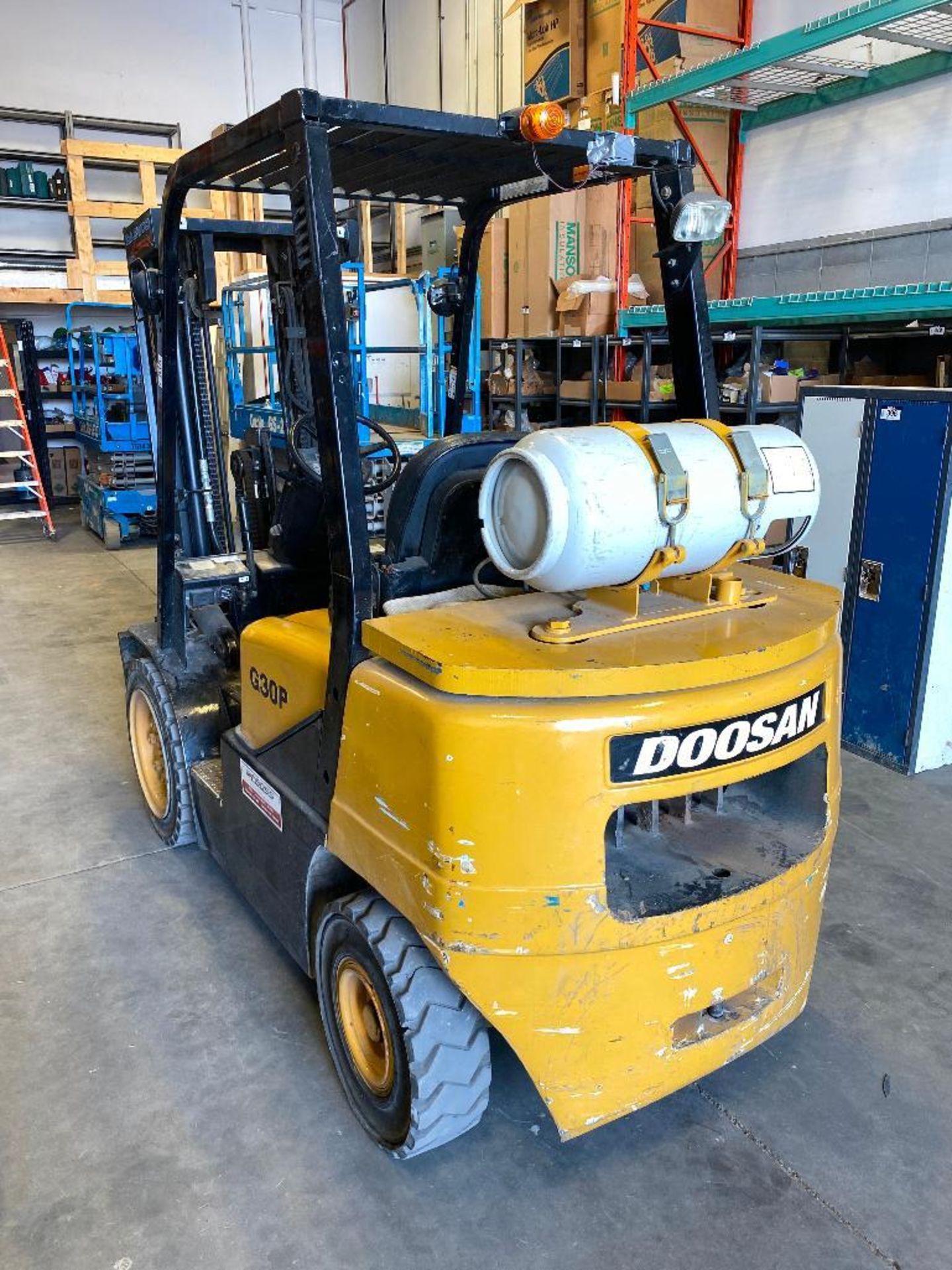 Doosan G30P-3 LP Forklift **NOT AVAILABLE FOR REMOVAL UNTIL MONDAY SEPT 20th @ NOON** - Image 4 of 8