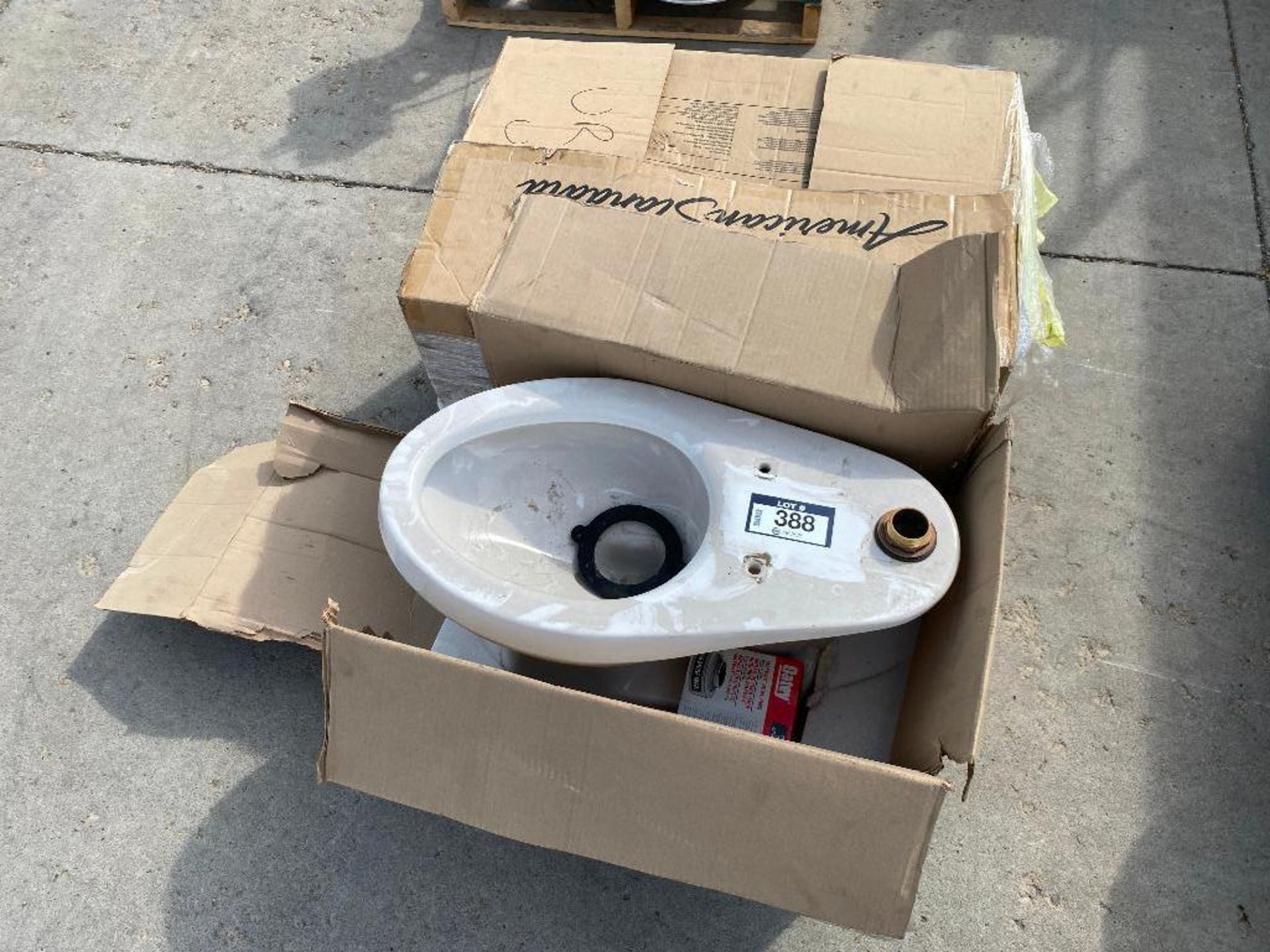 Pallet of Toilet Bowl (No Tank) and Urinal