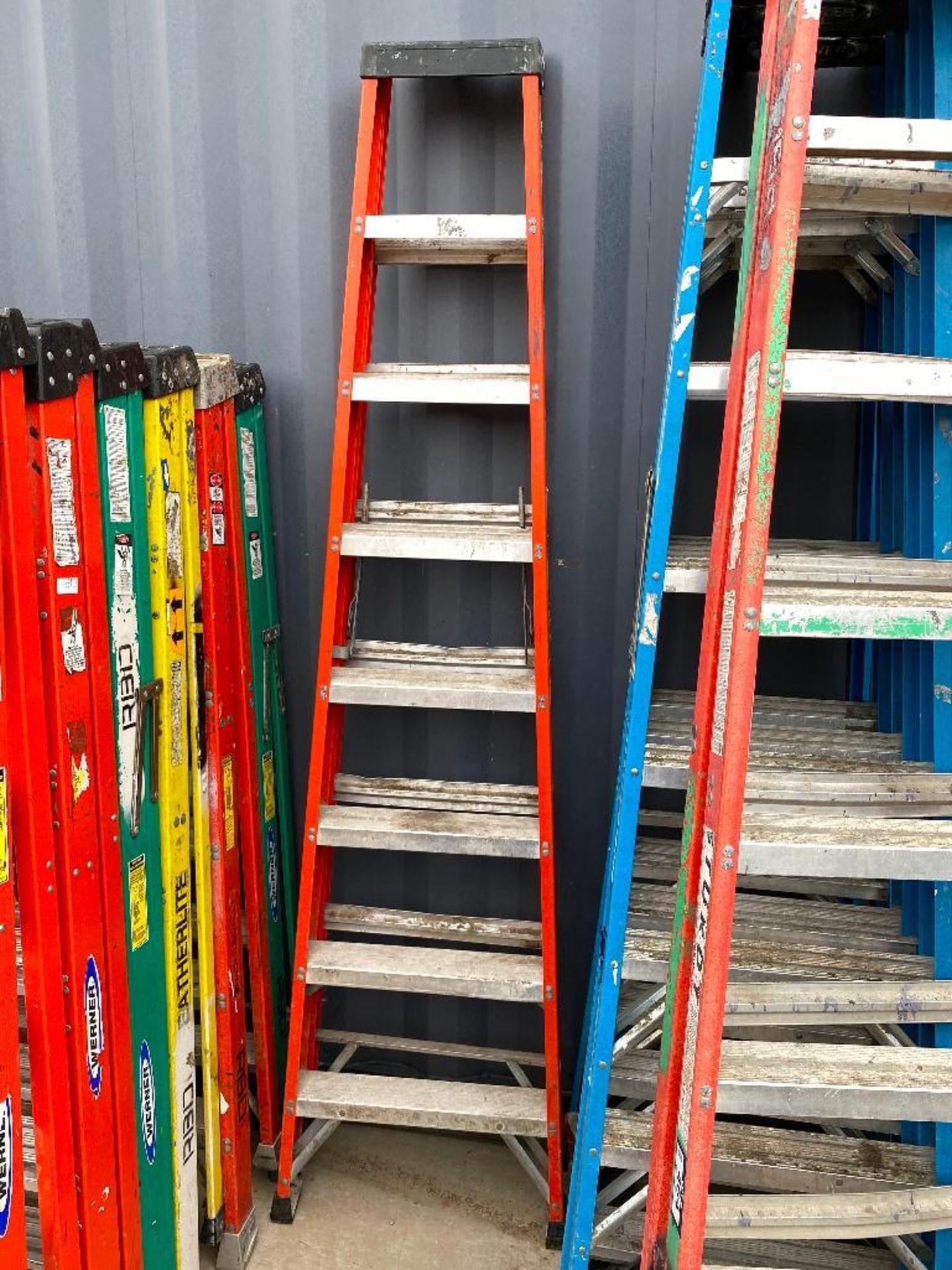 Fiberglass 8' Step Ladder
