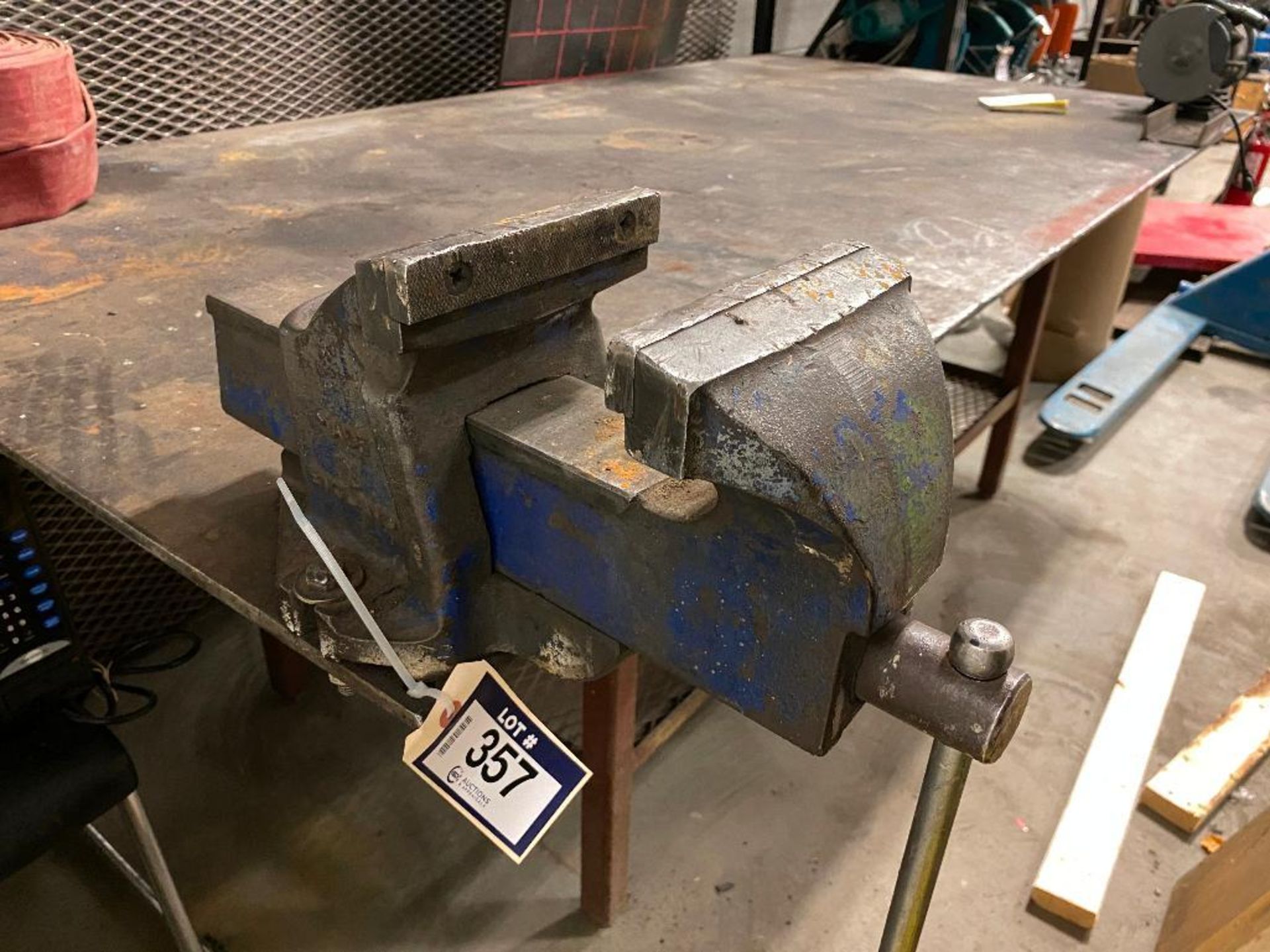 Welding Table w/ Vise and 6" Bench Grinder - Image 2 of 6