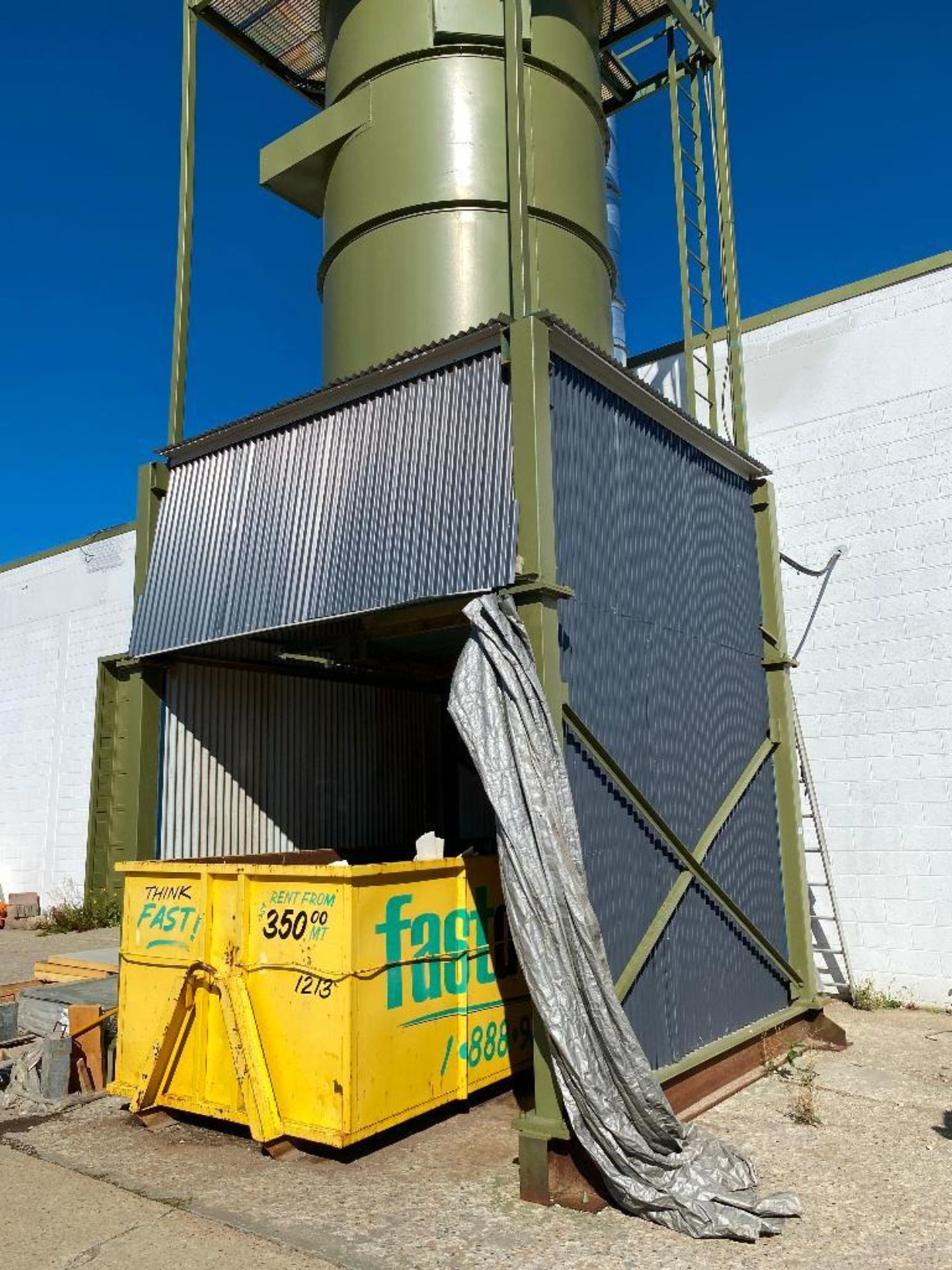 Commercial Dust Collecting System - Image 3 of 11