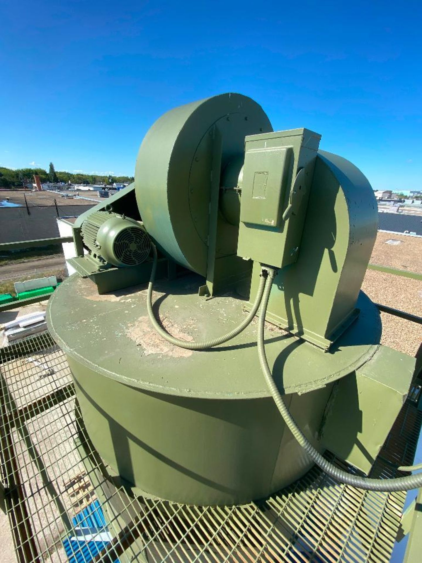 Commercial Dust Collecting System - Image 8 of 11