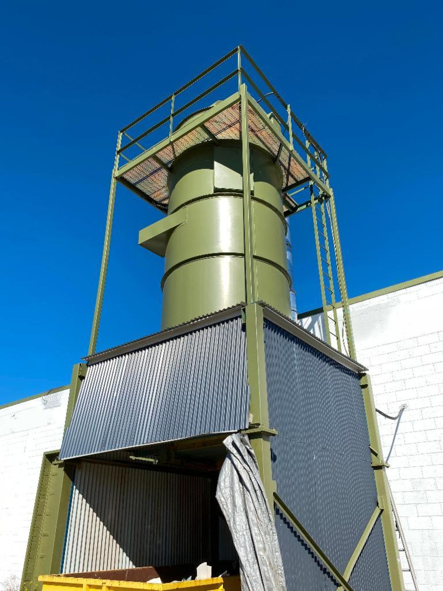 Commercial Dust Collecting System - Image 4 of 11