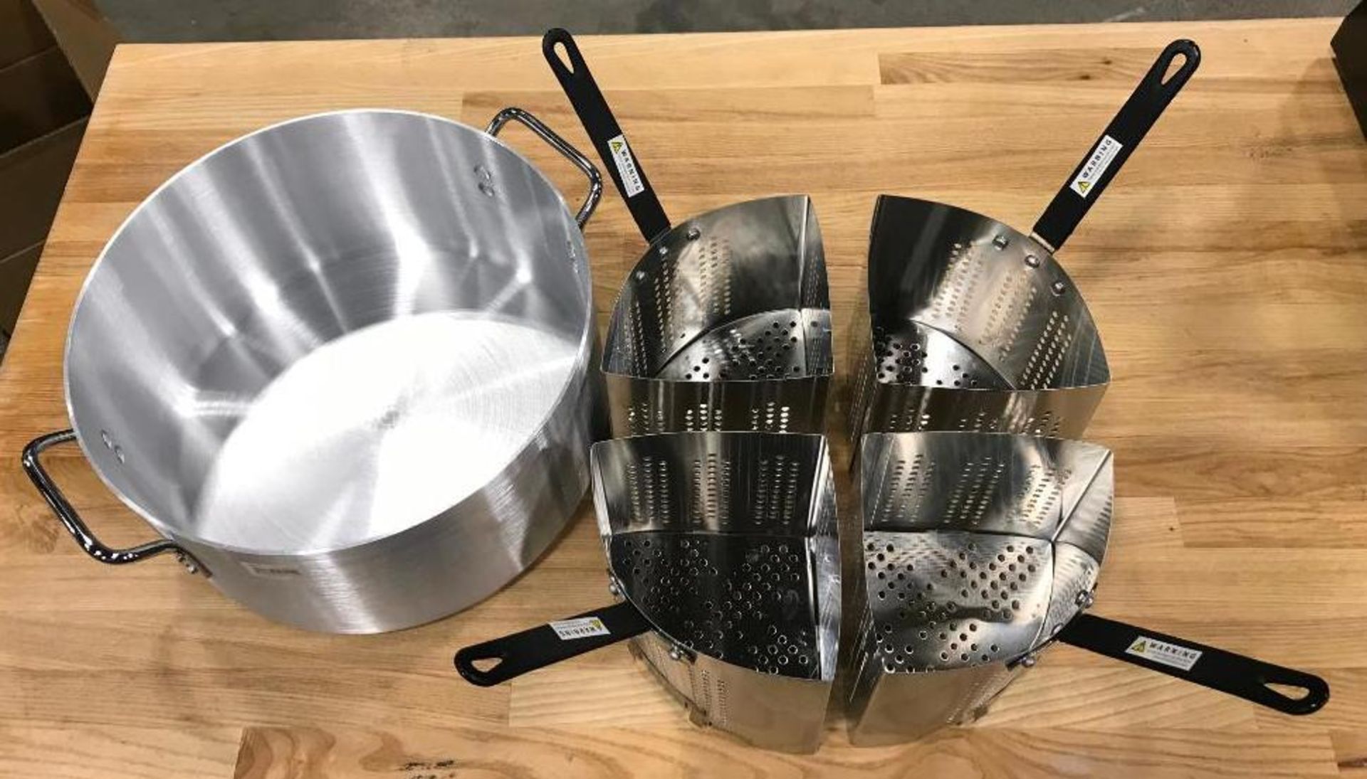 ALUMINUM PASTA COOKER SET, 4 SEPARATE STAINLESS COOKING COMPARTMENTS - Image 4 of 4