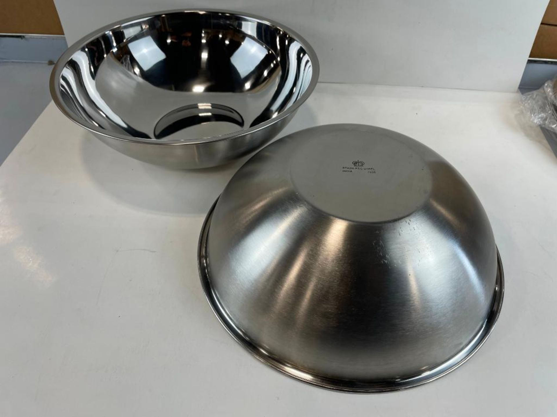 HEAVY DUTY STAINLESS STEEL MIXING BOWL 5 QT - LOT OF 2 - JOHNSON ROSE 7535 - Image 2 of 3