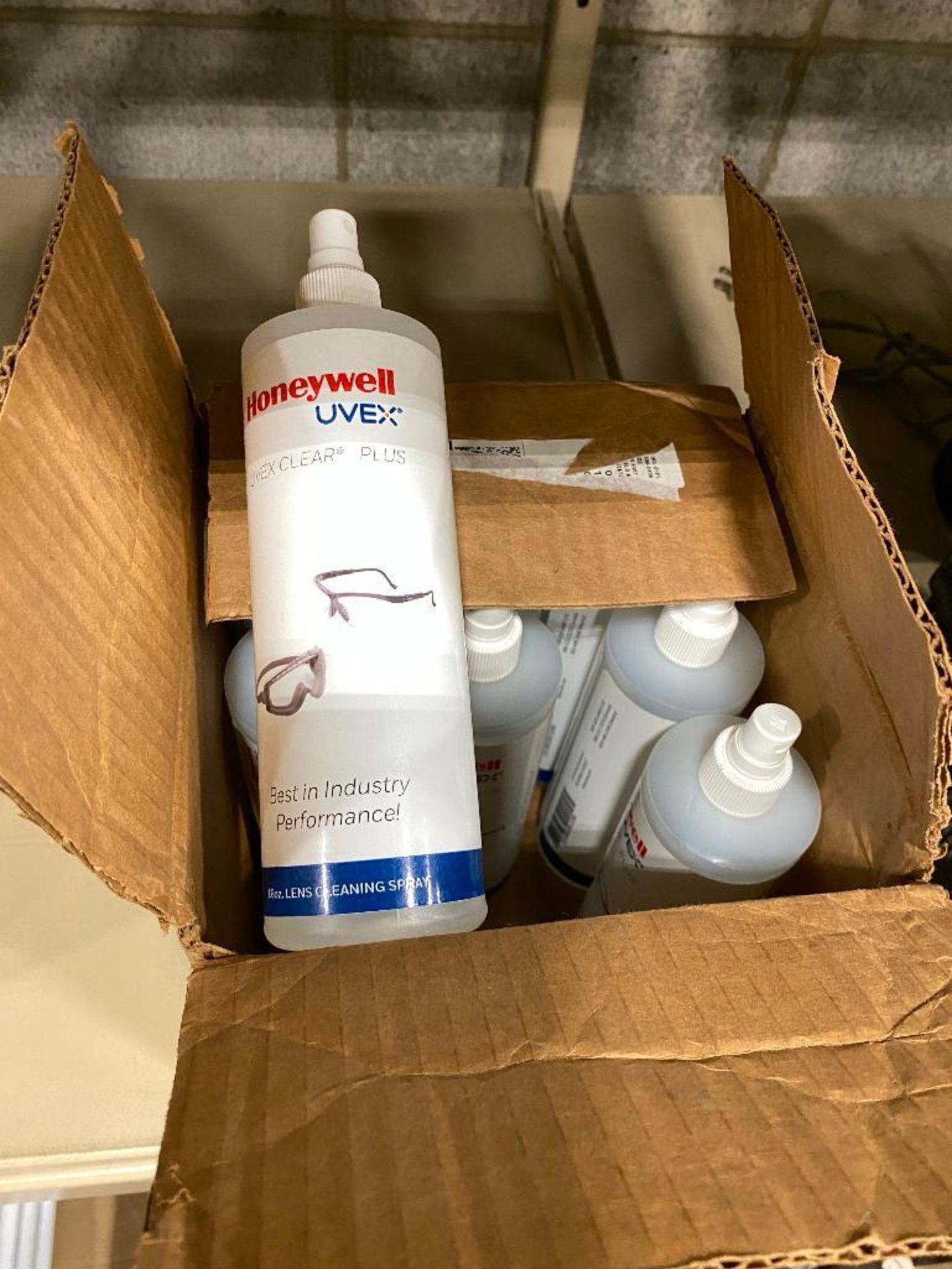 Case of (8) Honeywell UVEX Clear Plus Lens Cleaning Spray - Image 2 of 2