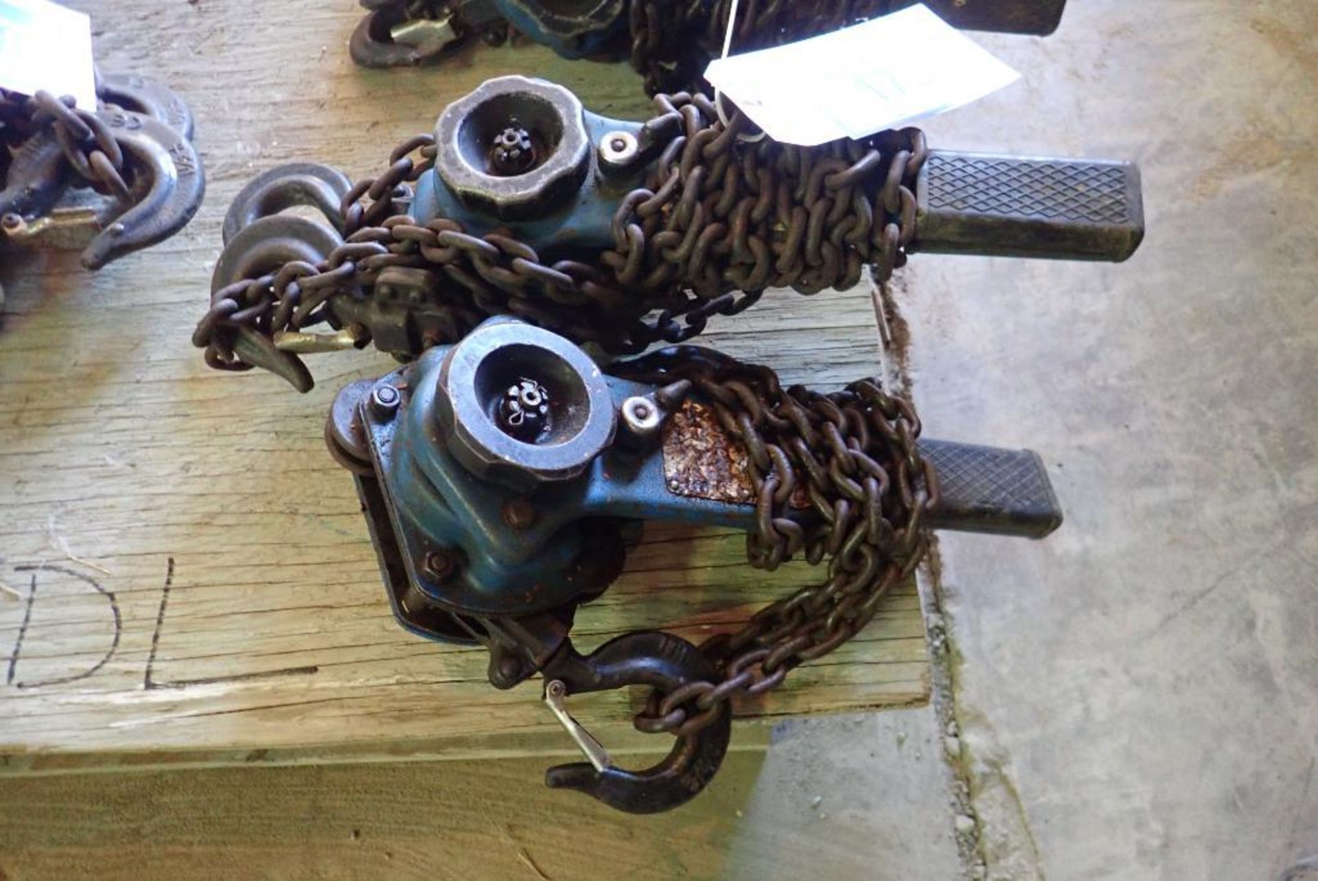 Lot of (2) 3/4-Ton Chain Come-Alongs.