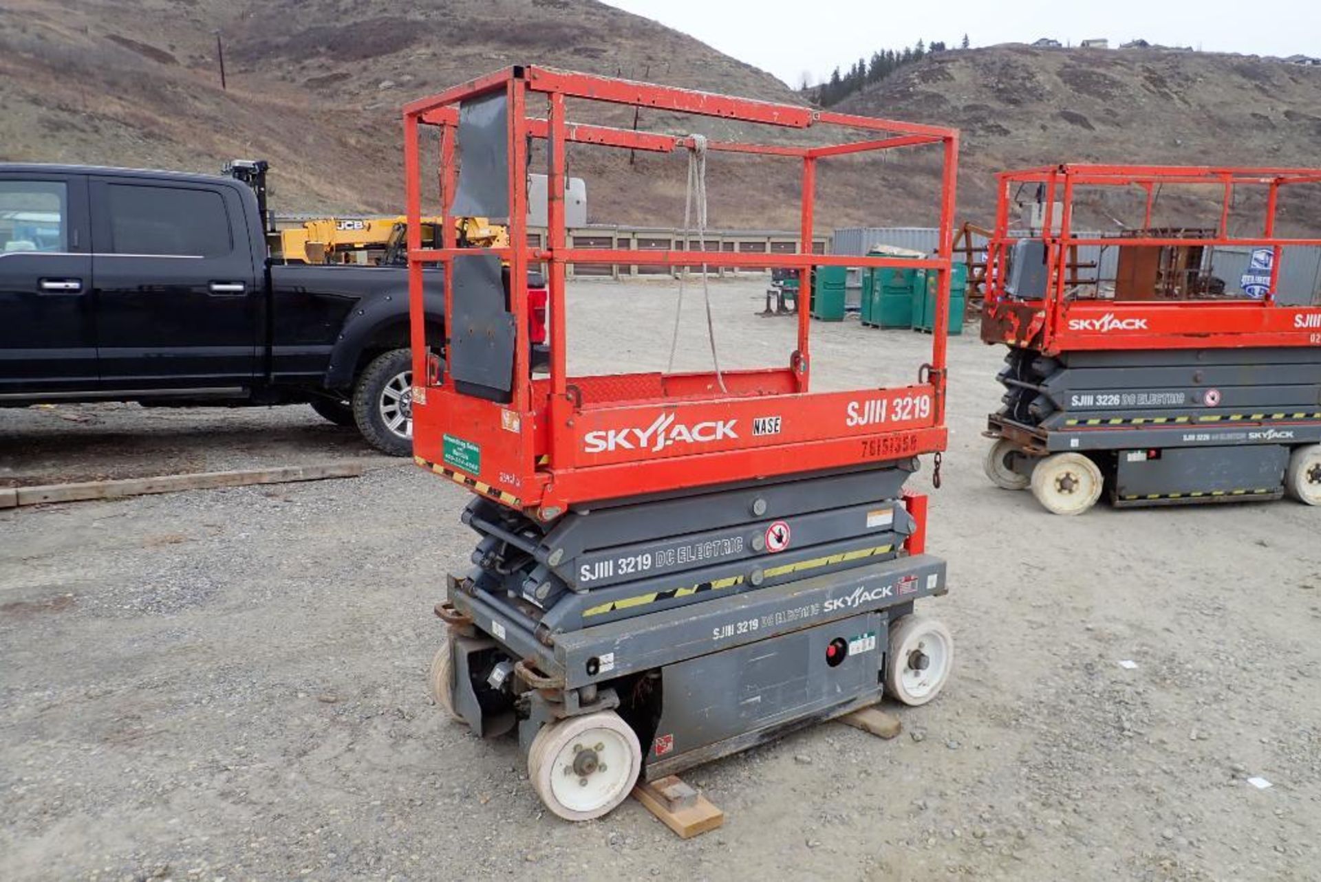 Skyjack SJIII3219 DC Electric 550lbs Capacity Scissor Lift. SN 22039689. - Image 2 of 4