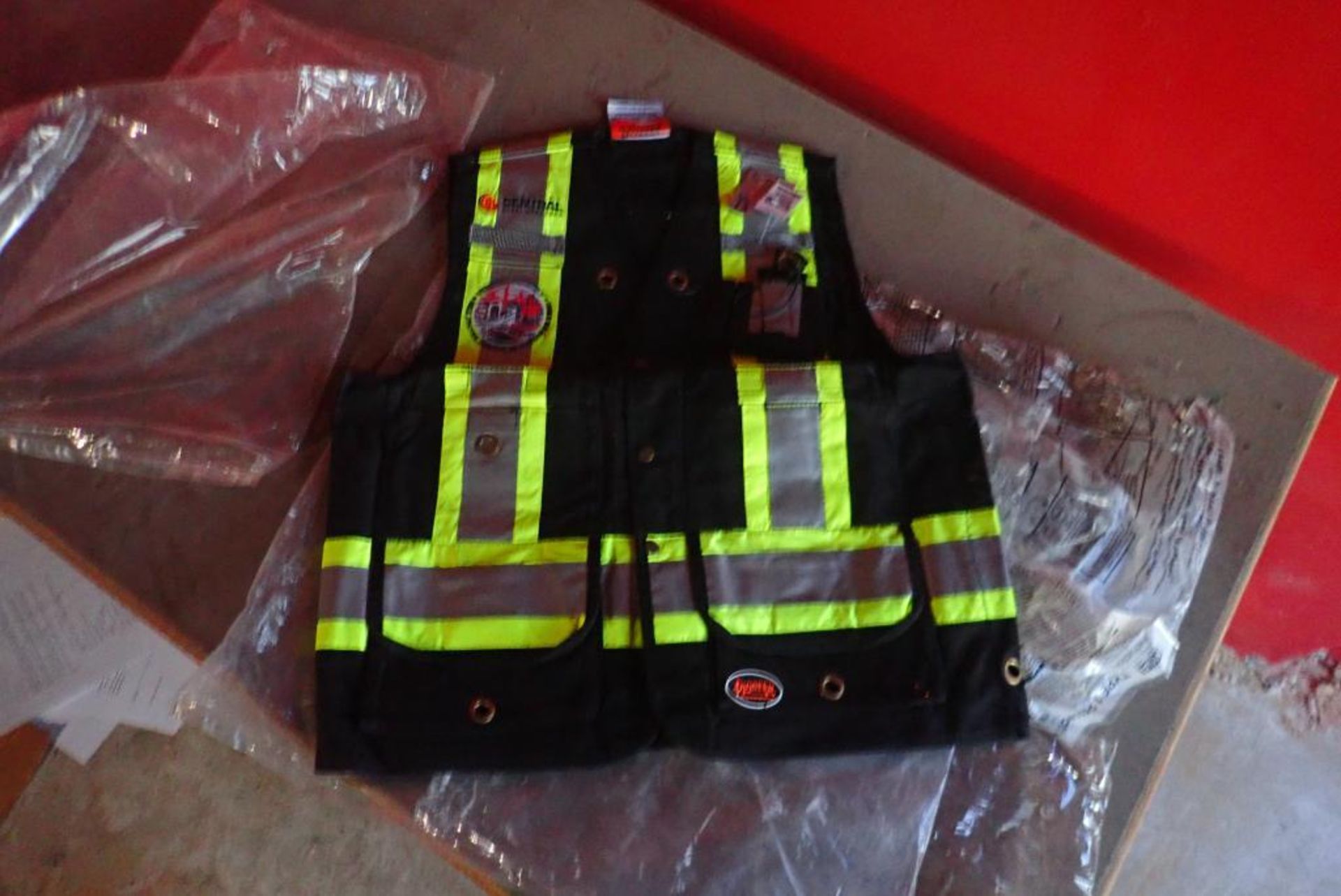 Lot of 4 Cases Safety Vests, 3 Cases Safety Short Sleeve Shirts, 5 Cases Safety Helmets NEW, UNUSED. - Image 5 of 5