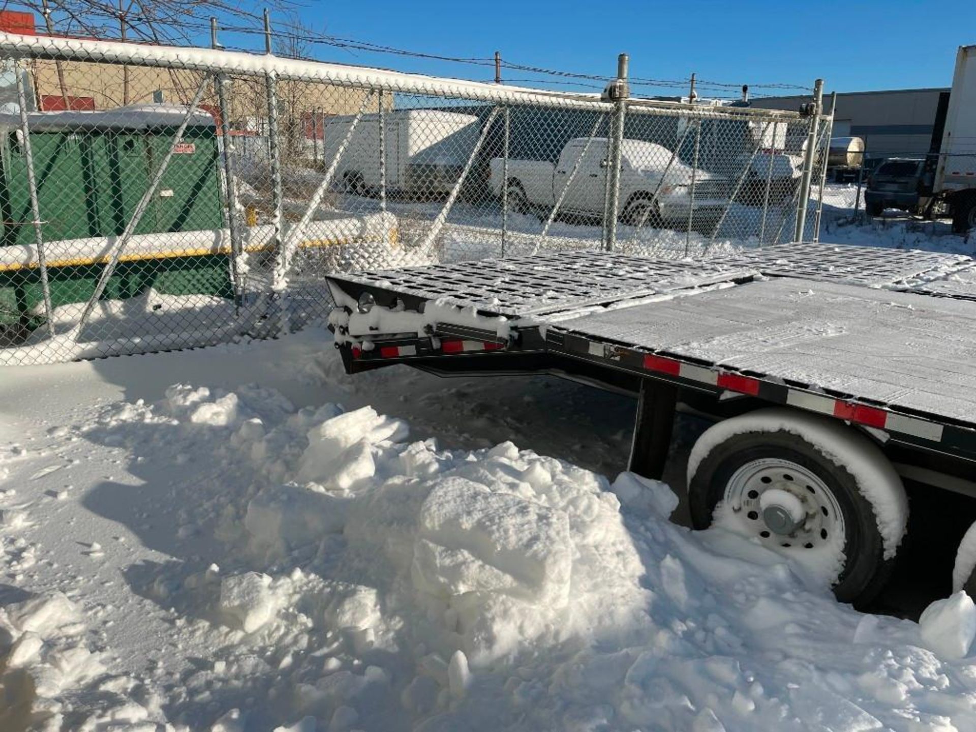 2019 Trailtech H370-24 Tridem Axle Gooseneck Flatdeck Trailer. VIN 2CU54ARE2K203922. **IN EDMONTON** - Image 3 of 4