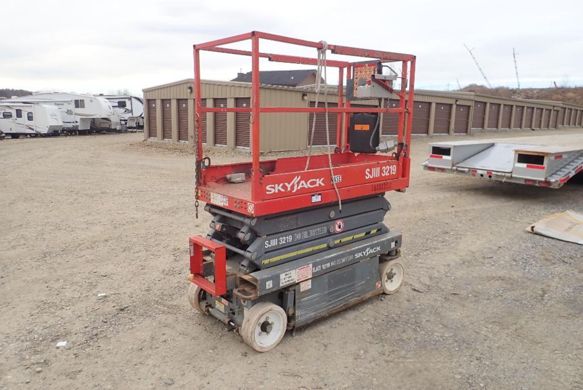 Skyjack SJIII3219 DC Electric 550lbs Capacity Scissor Lift. SN 22039689.