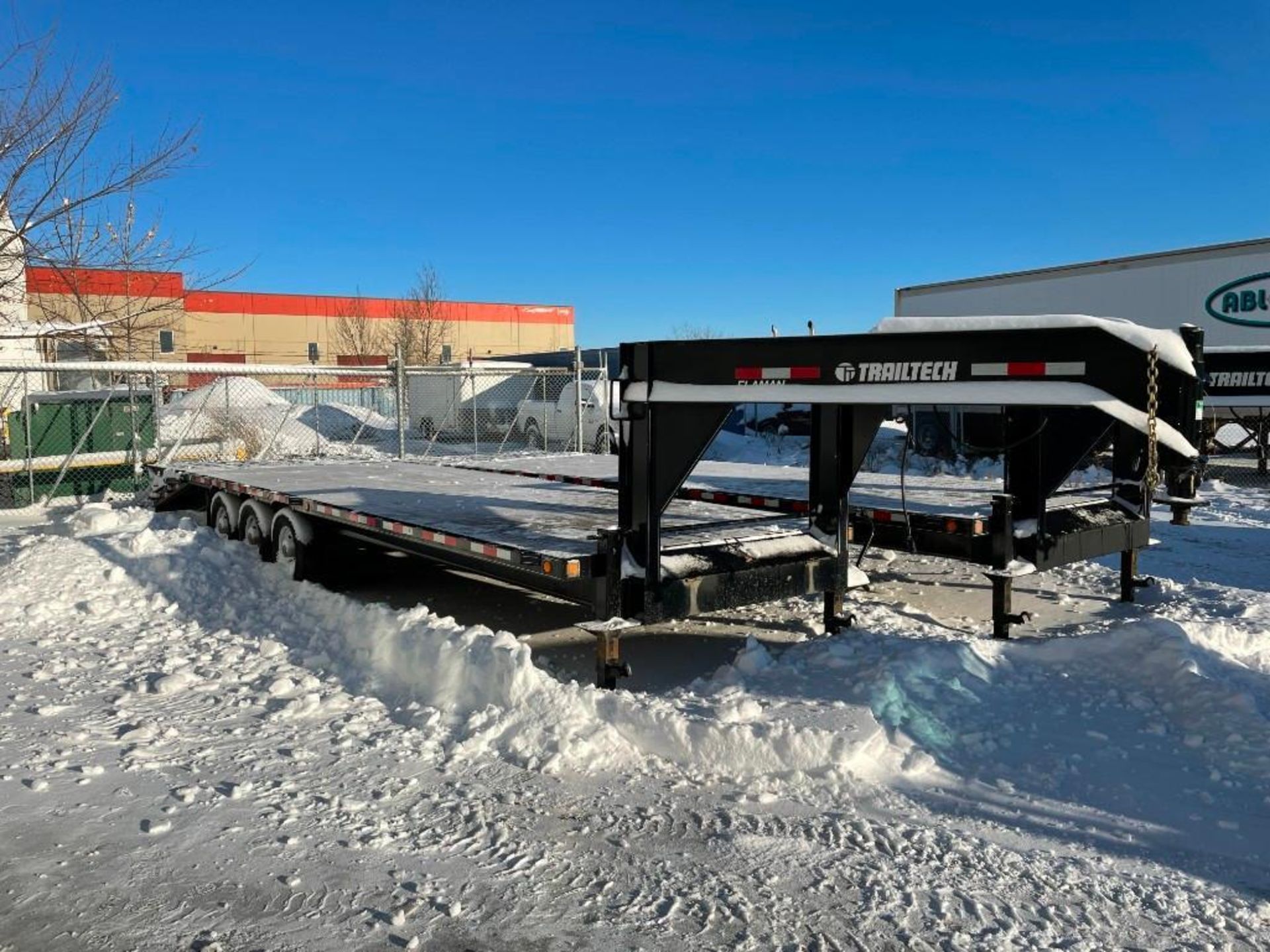 2019 Trailtech H370-24 Tridem Axle Gooseneck Flatdeck Trailer. VIN 2CU54ARE2K203922. **IN EDMONTON**