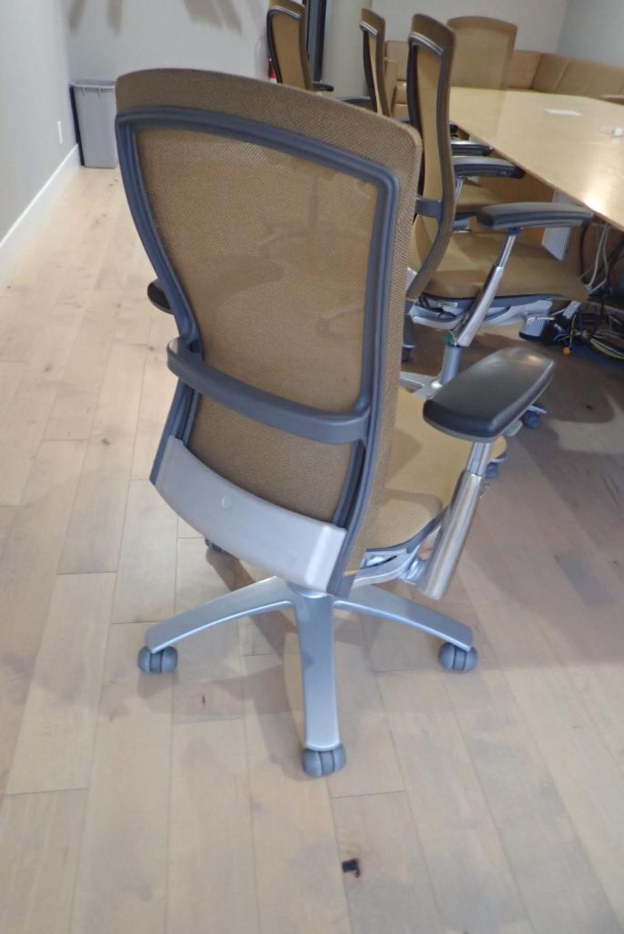 Hydraulic Mesh Back Task Chair. - Image 2 of 2