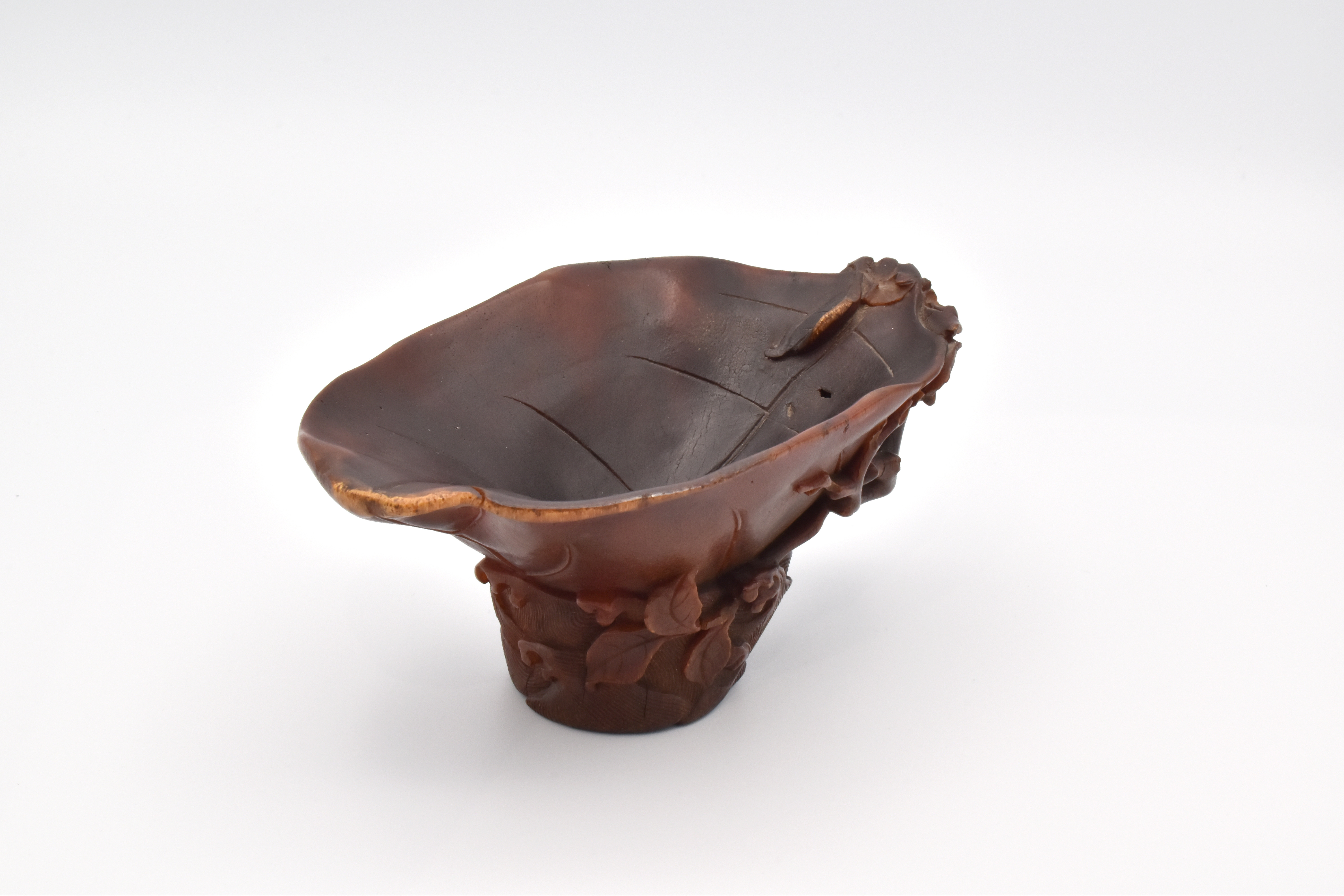 A RARE CHINESE RHINOCEROS HORN ‘CAMELLIA LEAF’ LIBATION CUP, QING DYNASTY, 17TH CENTURY - Image 3 of 30