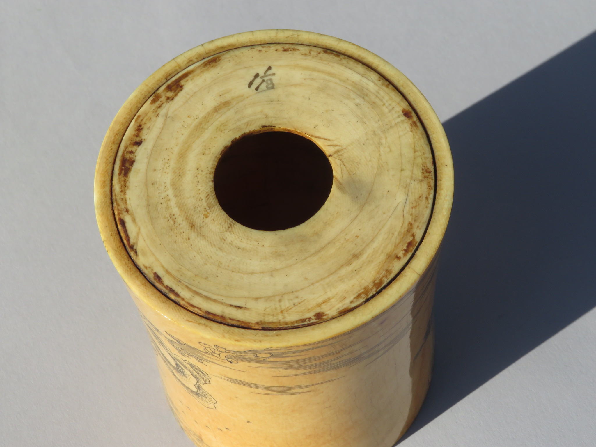 A CHINESE IVORY BRUSH POT, QING DYNASTY, 18TH/19TH CENTURY - Image 13 of 20